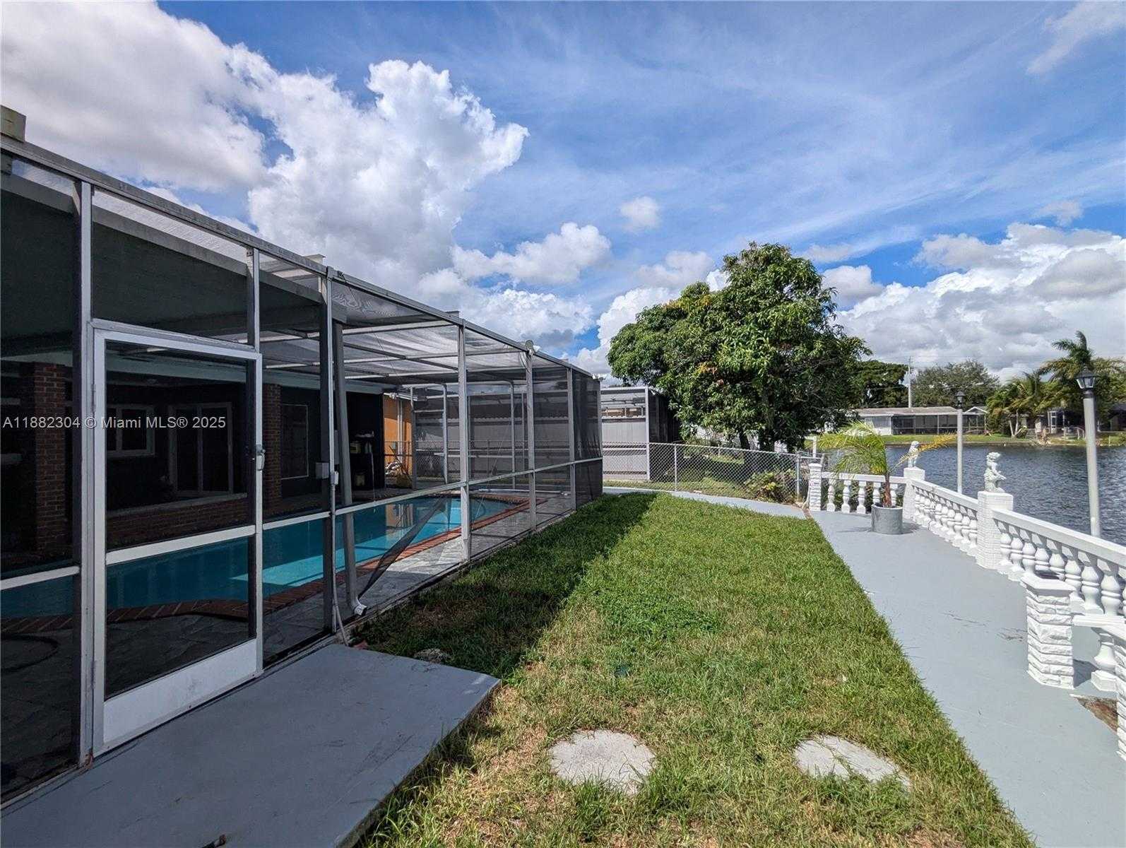 Small Image of 6757 ROSE DR, Miramar Number 6