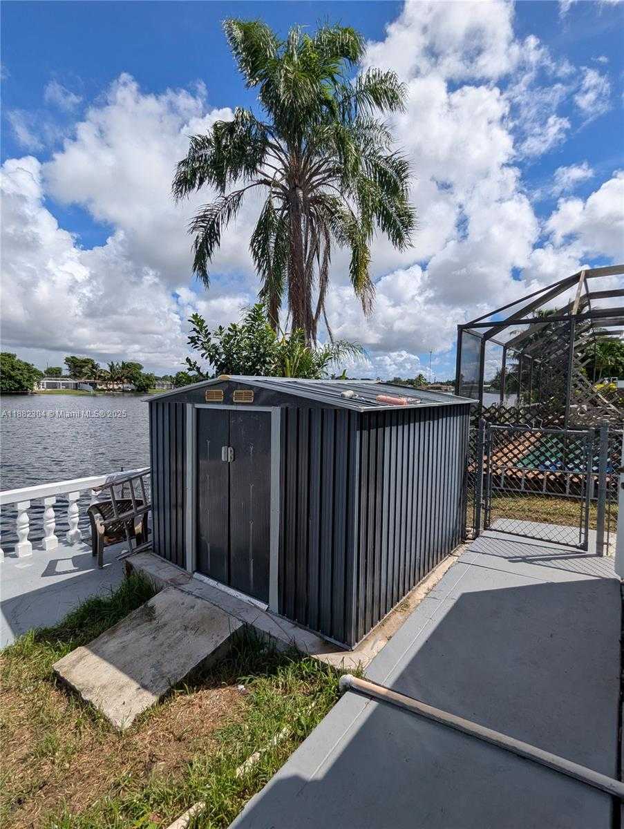 Small Image of 6757 ROSE DR, Miramar Number 7