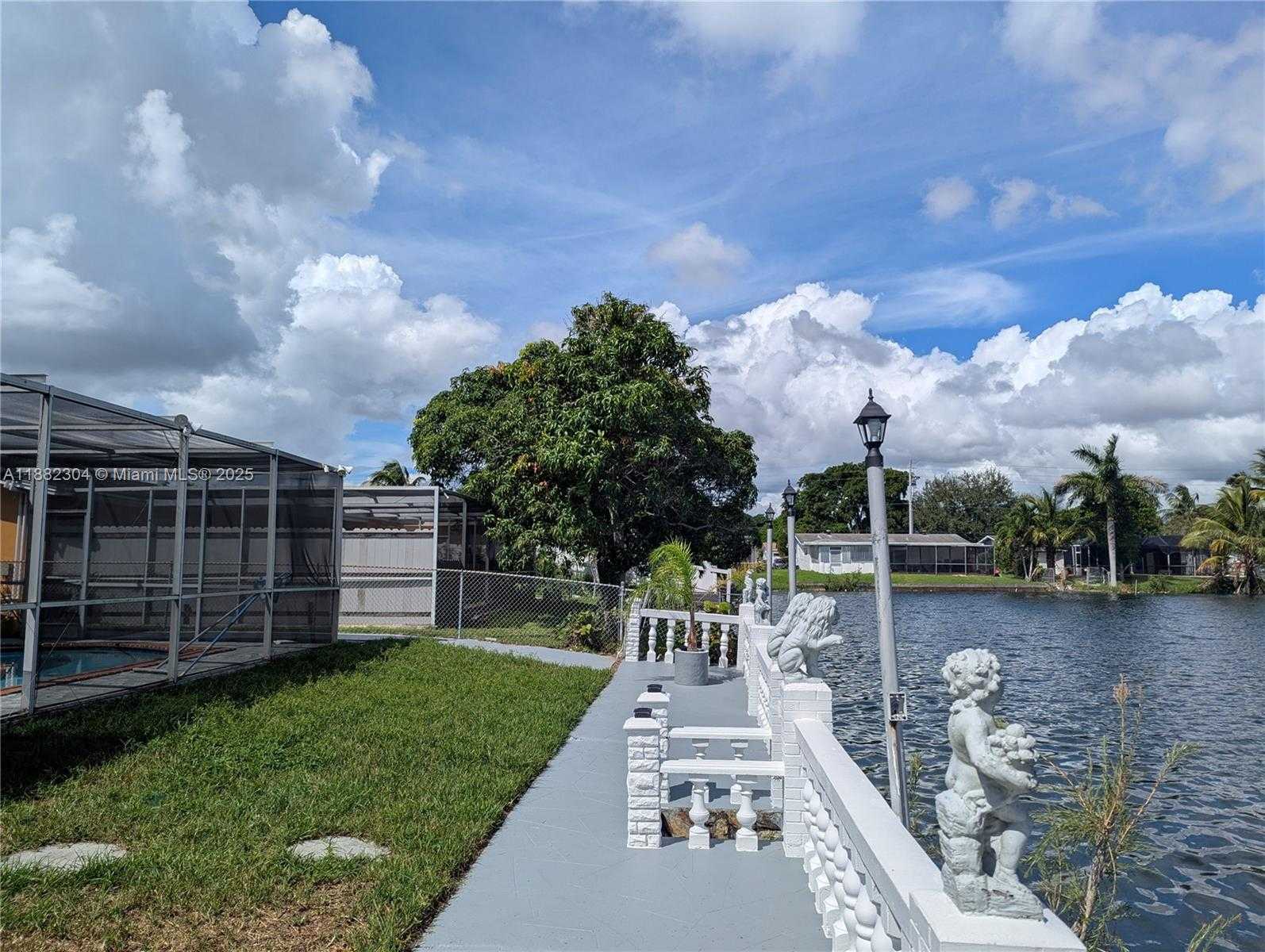 Small Image of 6757 ROSE DR, Miramar Number 8
