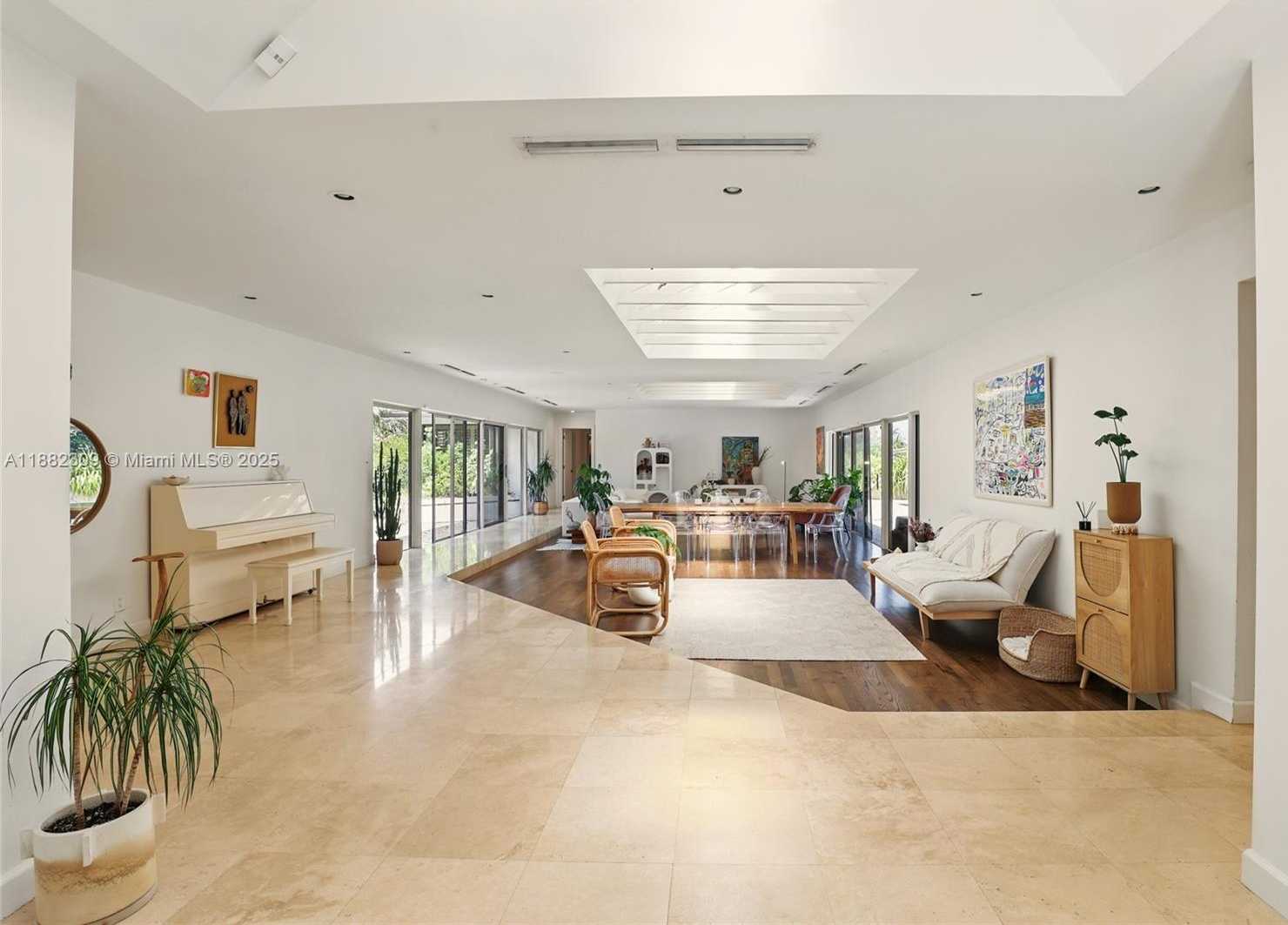 Small Image of 4401 SANDERS ST, Hollywood Number 3