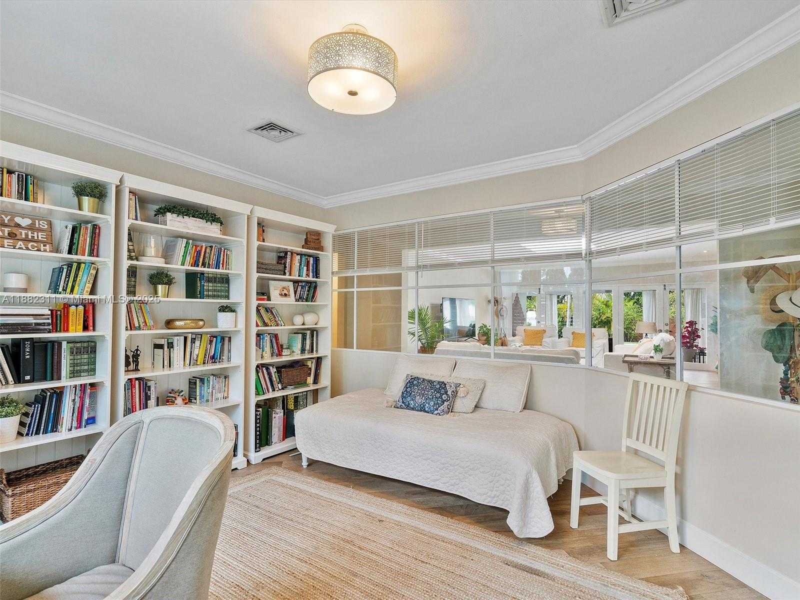 Small Image of 11407 NORTH BAYSHORE DR, North Miami Number 10
