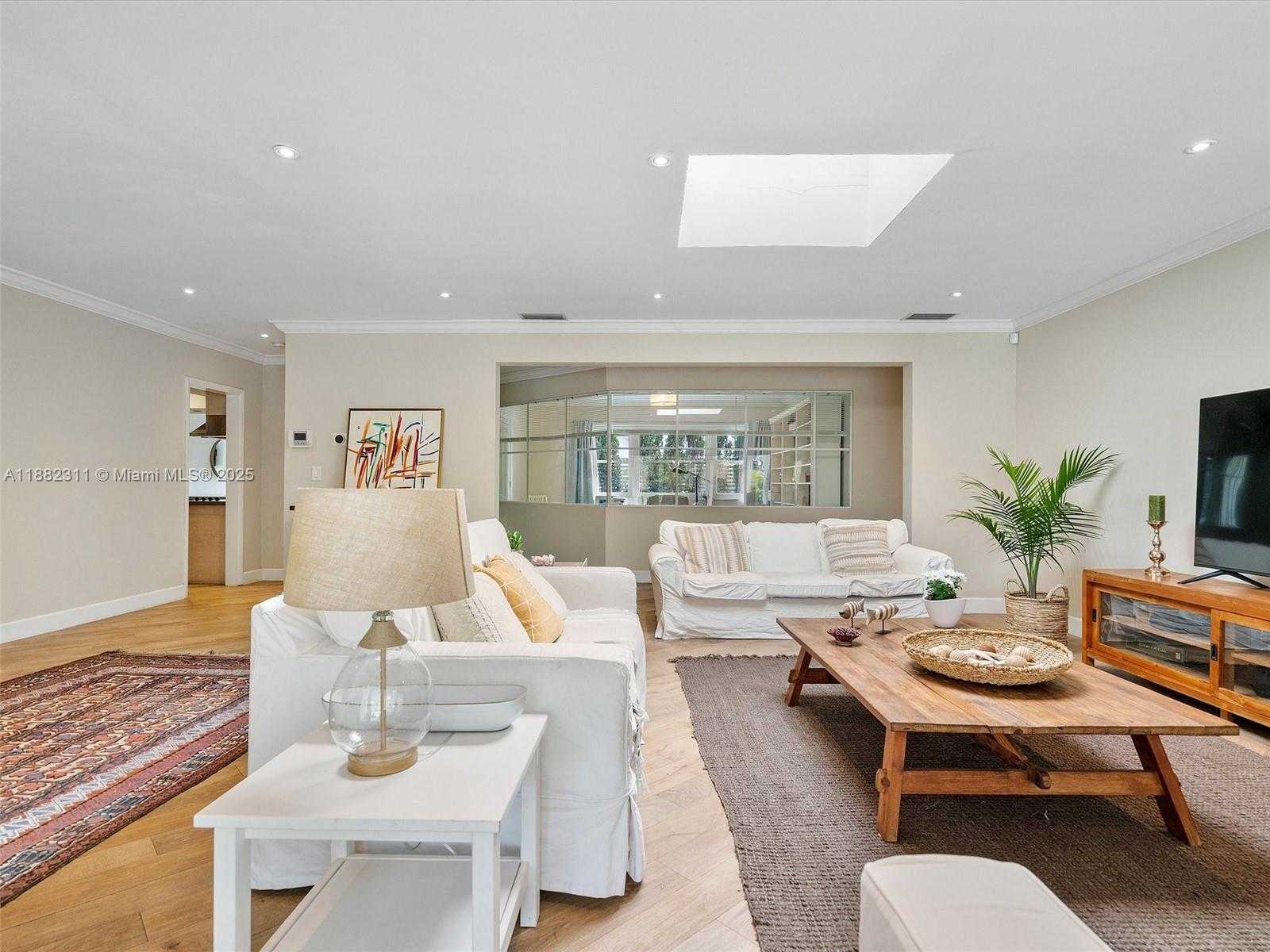 Small Image of 11407 NORTH BAYSHORE DR, North Miami Number 16