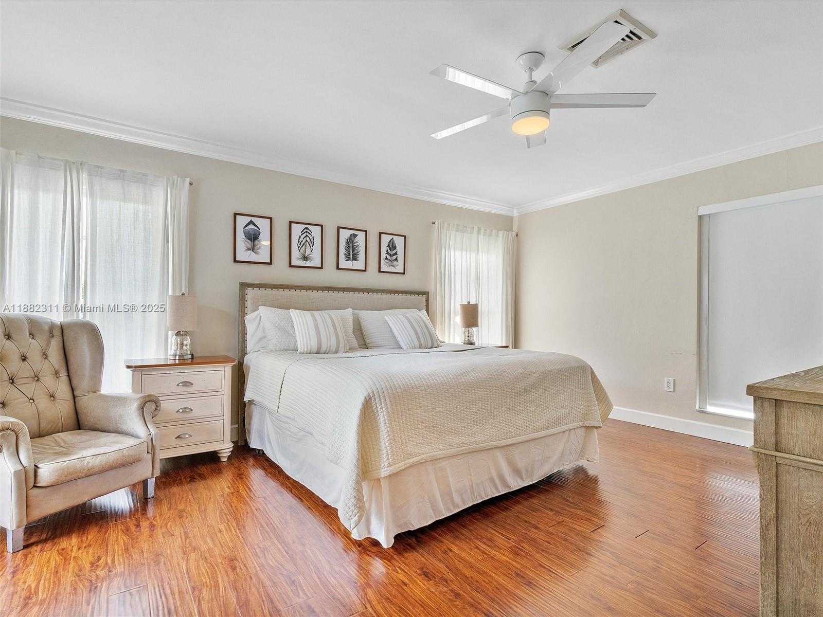 Small Image of 11407 NORTH BAYSHORE DR, North Miami Number 23