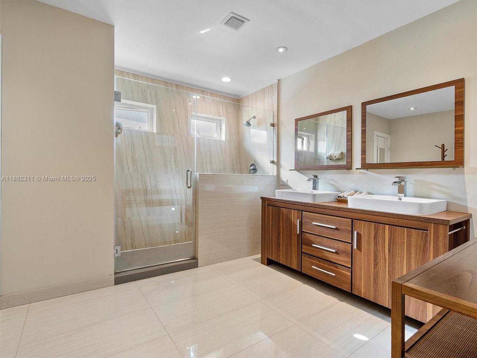 Small Image of 11407 NORTH BAYSHORE DR, North Miami Number 25