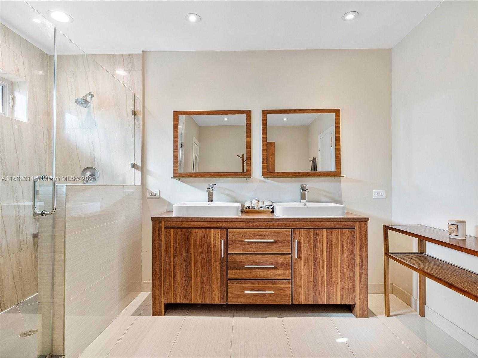 Small Image of 11407 NORTH BAYSHORE DR, North Miami Number 26