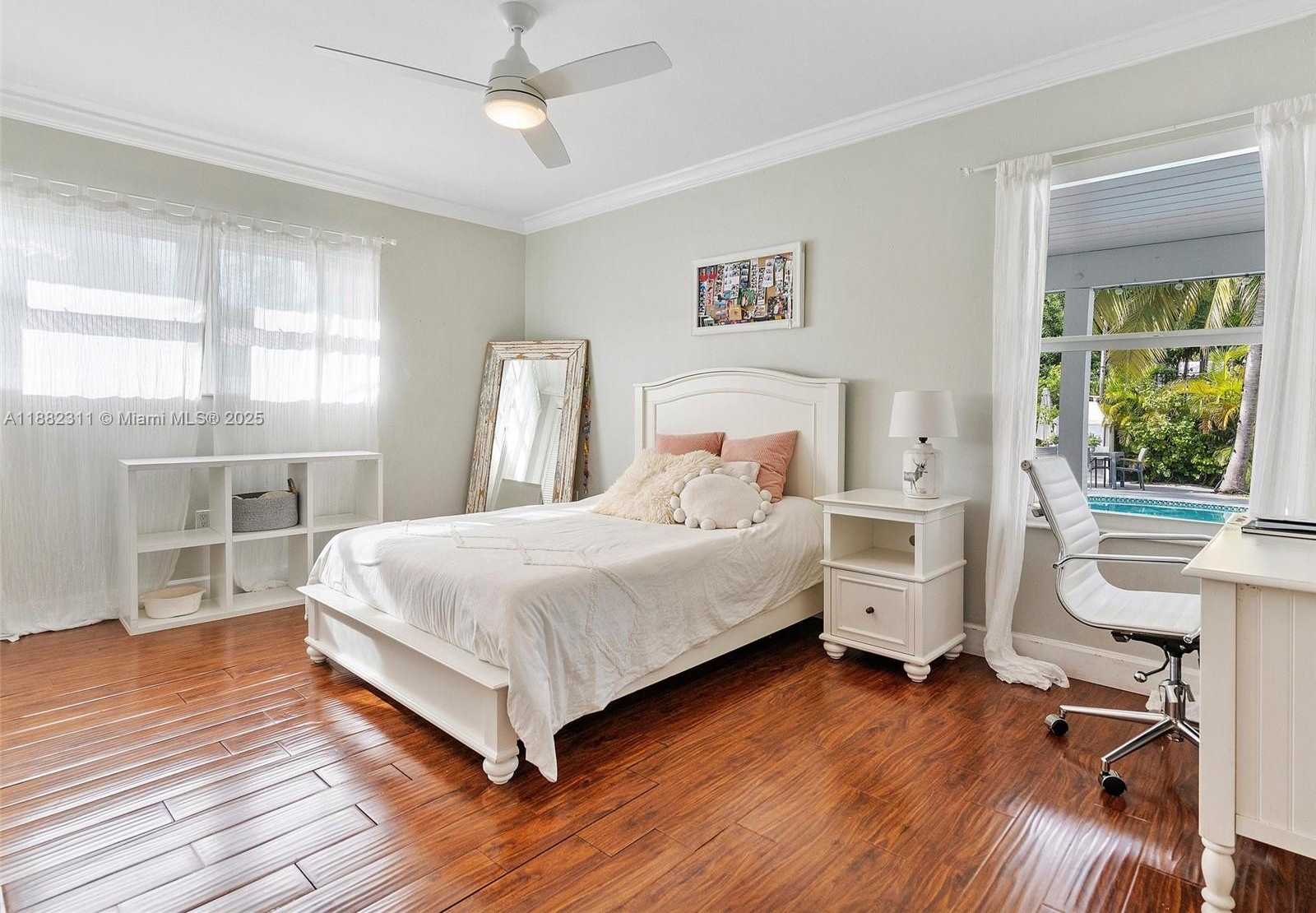 Small Image of 11407 NORTH BAYSHORE DR, North Miami Number 29