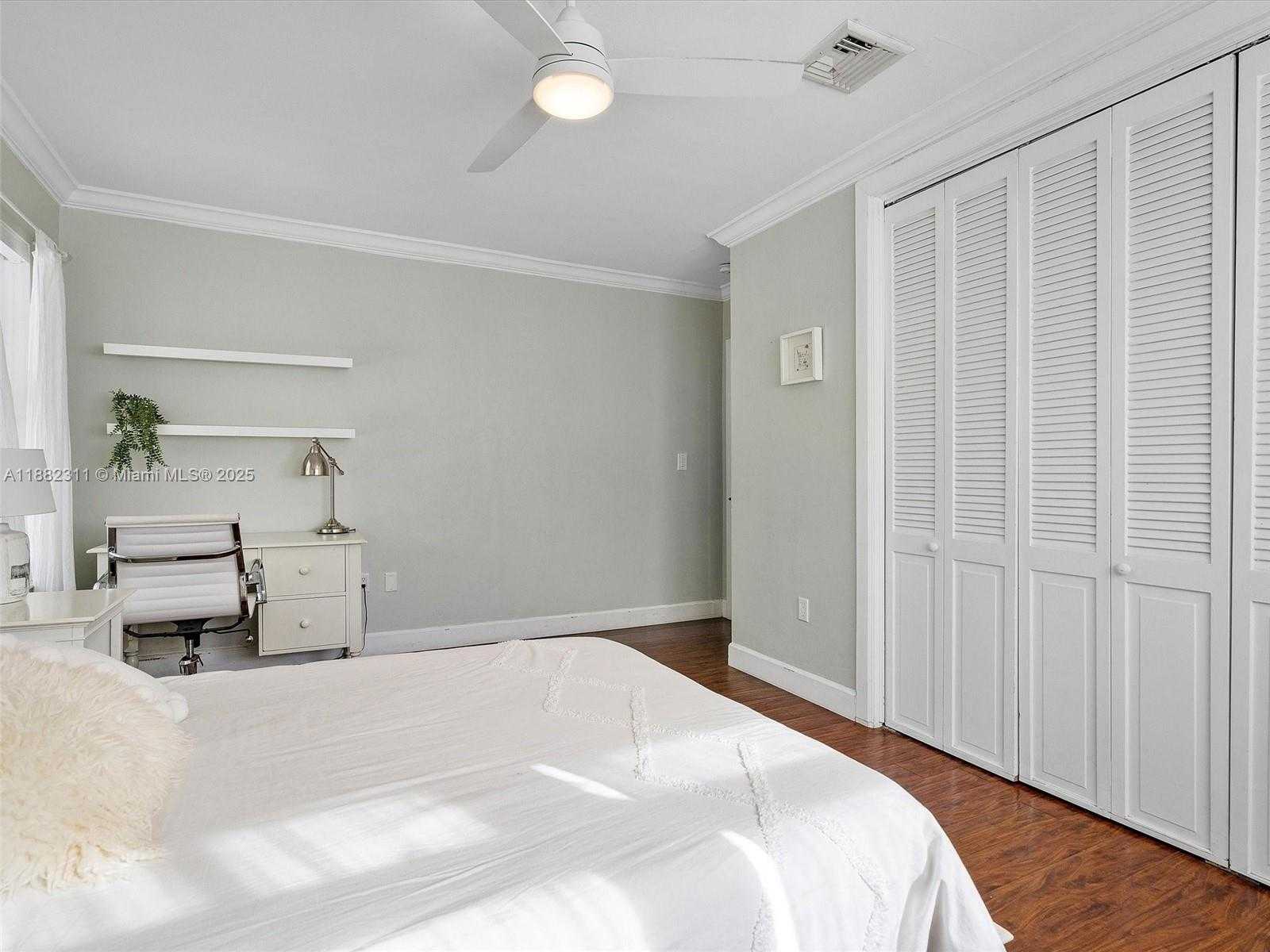 Small Image of 11407 NORTH BAYSHORE DR, North Miami Number 30