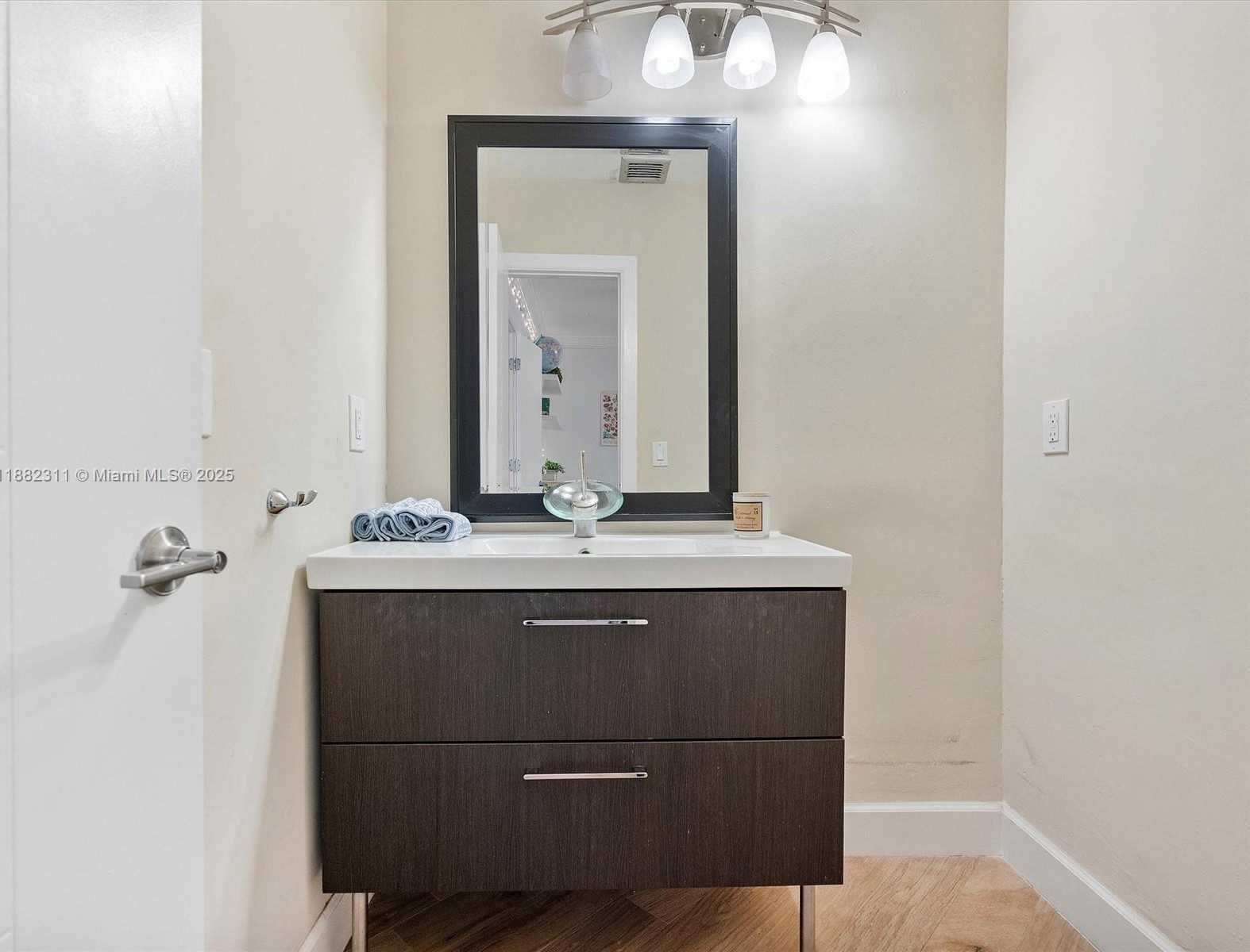 Small Image of 11407 NORTH BAYSHORE DR, North Miami Number 35