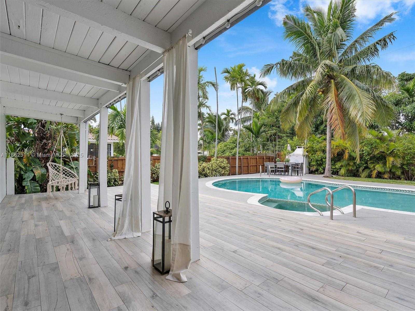 Small Image of 11407 NORTH BAYSHORE DR, North Miami Number 36