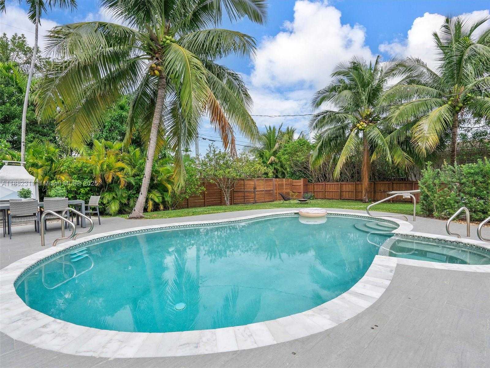 Small Image of 11407 NORTH BAYSHORE DR, North Miami Number 39