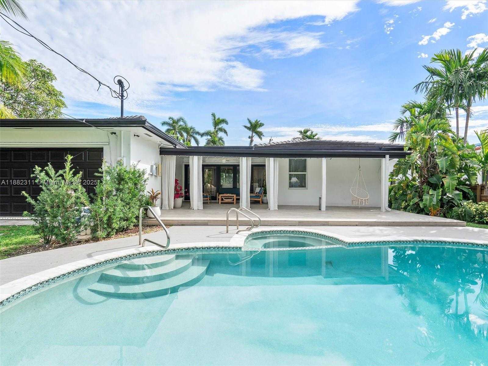 Small Image of 11407 NORTH BAYSHORE DR, North Miami Number 41