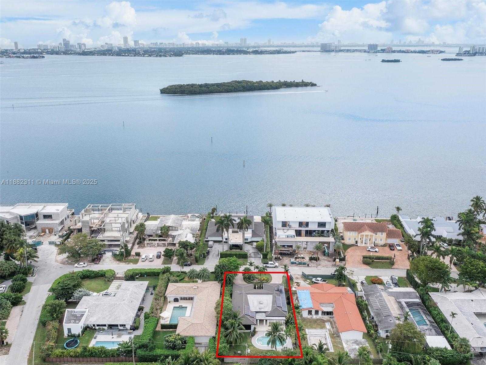 Small Image of 11407 NORTH BAYSHORE DR, North Miami Number 44