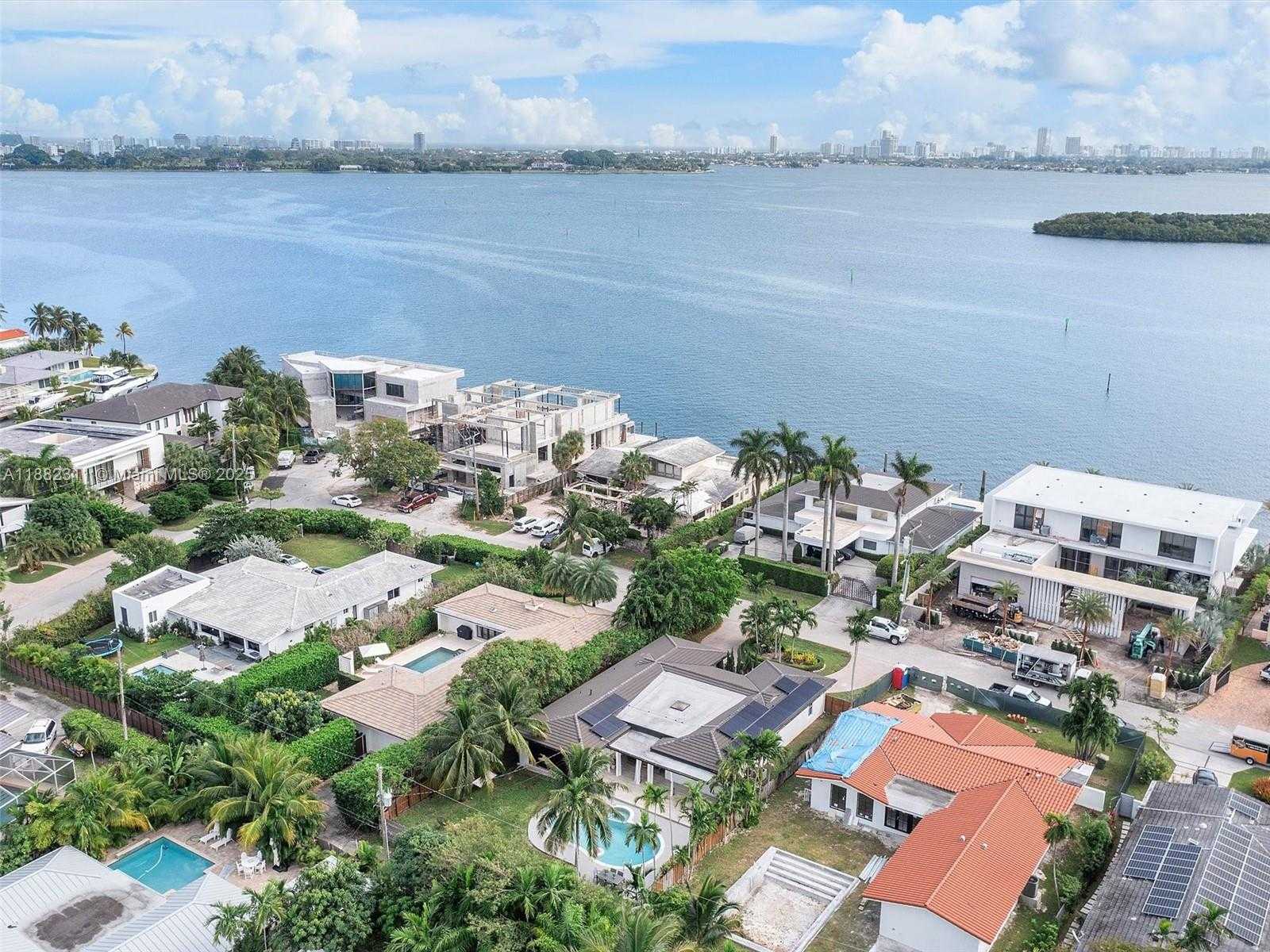 Small Image of 11407 NORTH BAYSHORE DR, North Miami Number 45