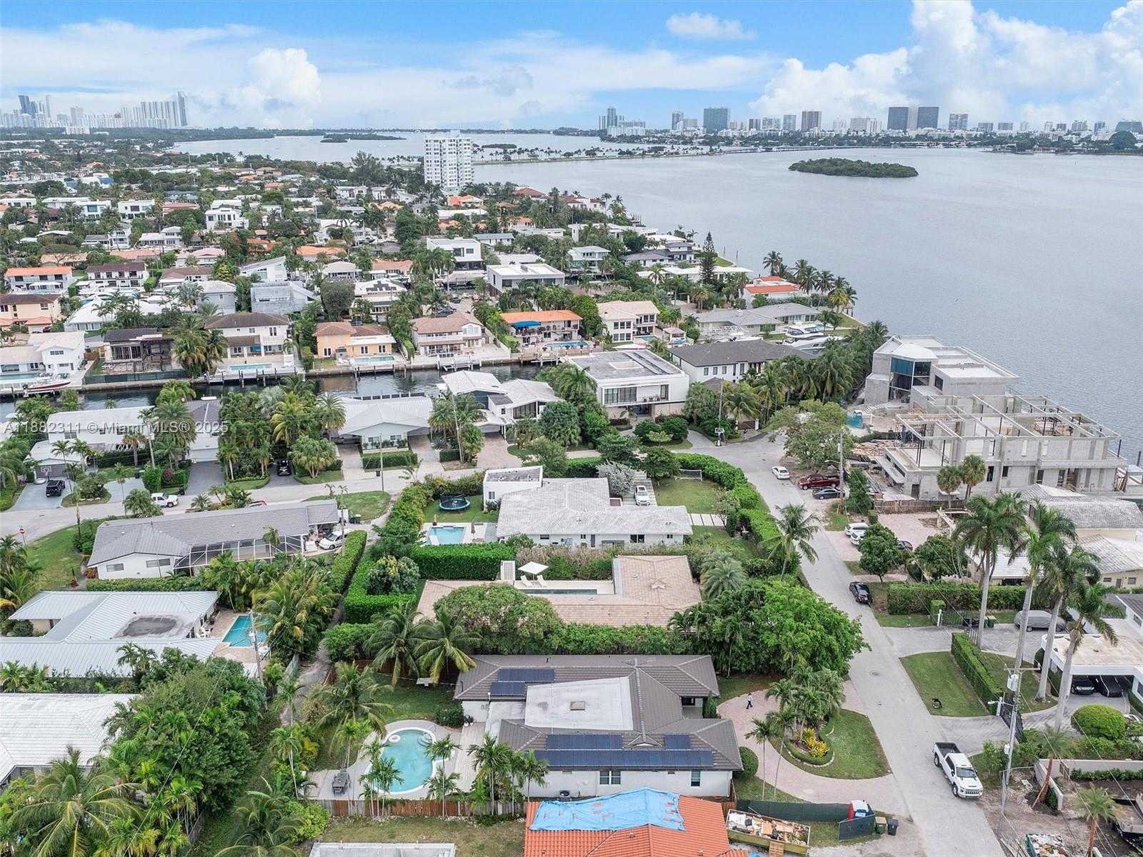 Small Image of 11407 NORTH BAYSHORE DR, North Miami Number 46