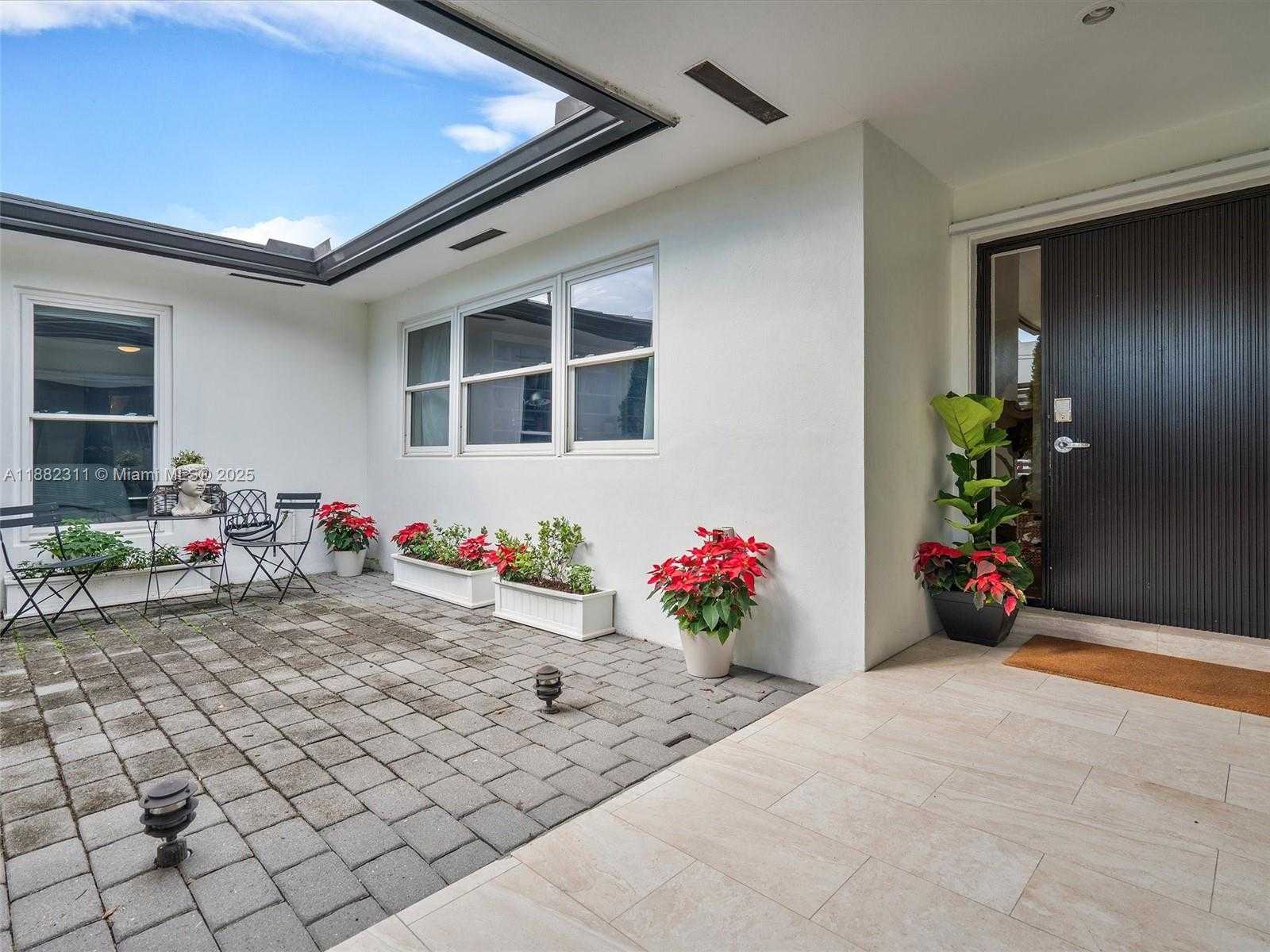 Small Image of 11407 NORTH BAYSHORE DR, North Miami Number 5