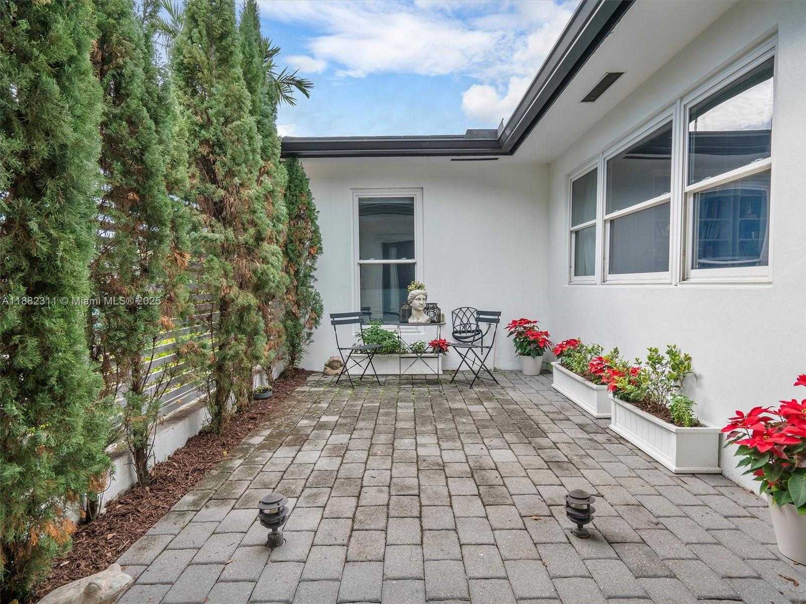Small Image of 11407 NORTH BAYSHORE DR, North Miami Number 6