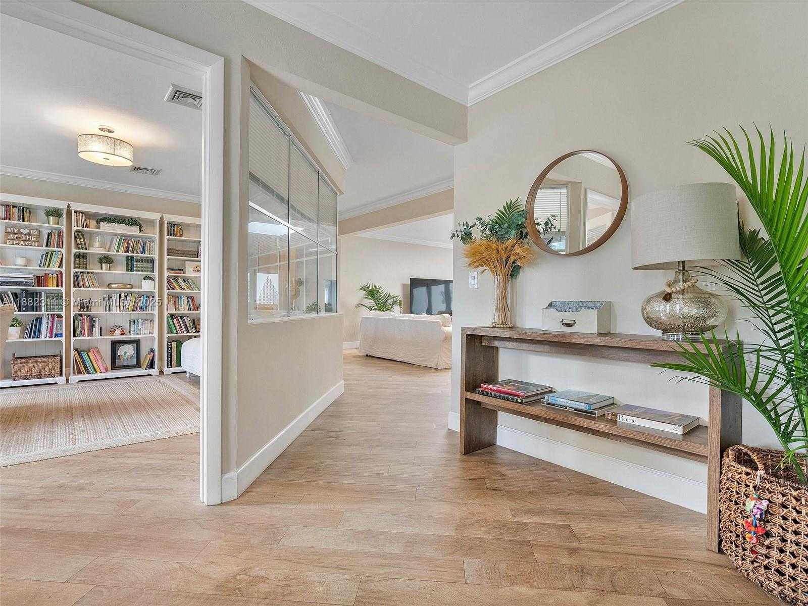 Small Image of 11407 NORTH BAYSHORE DR, North Miami Number 8
