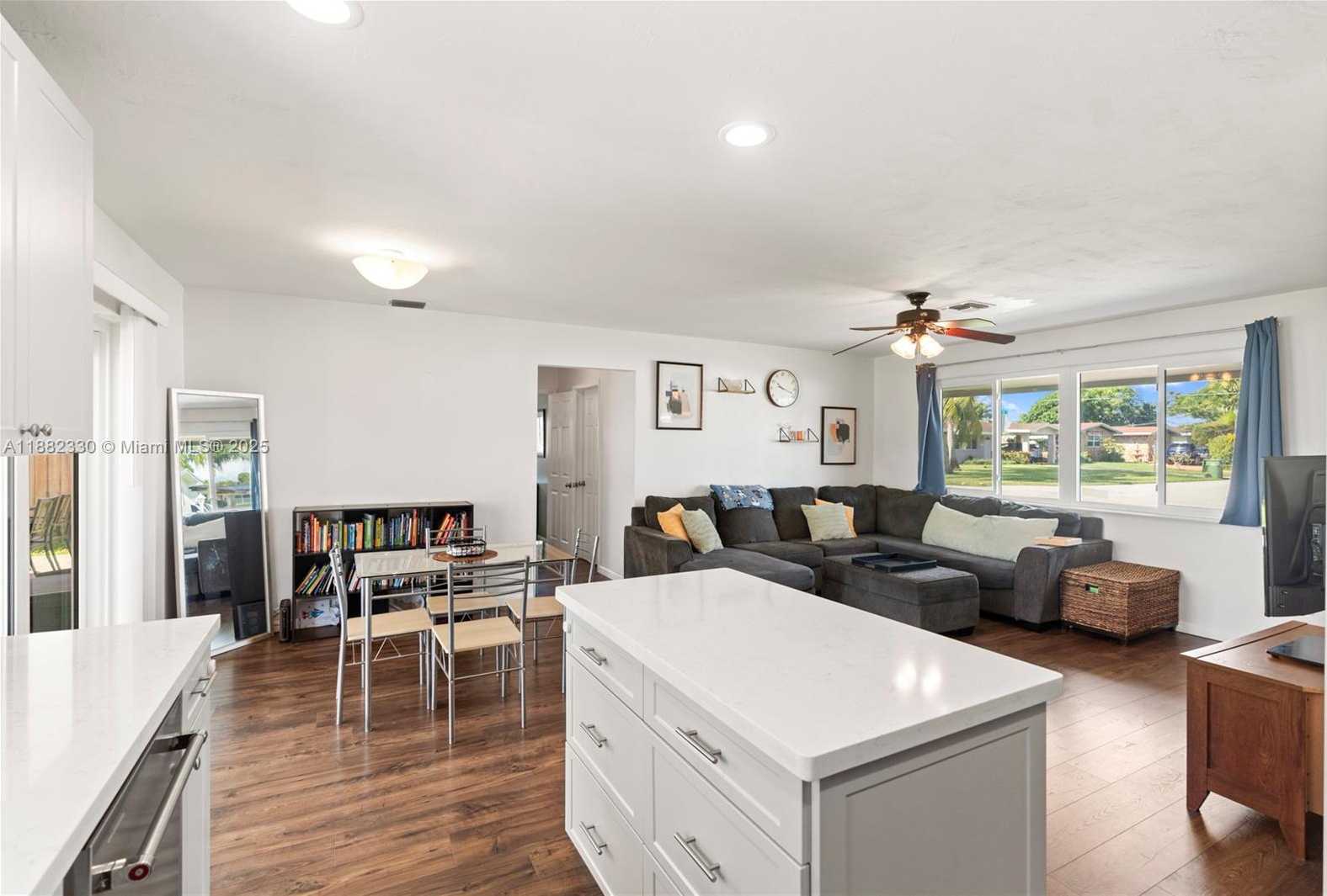 Small Image of 1301 NORTH WEST 87TH WAY, Pembroke Pines Number 15