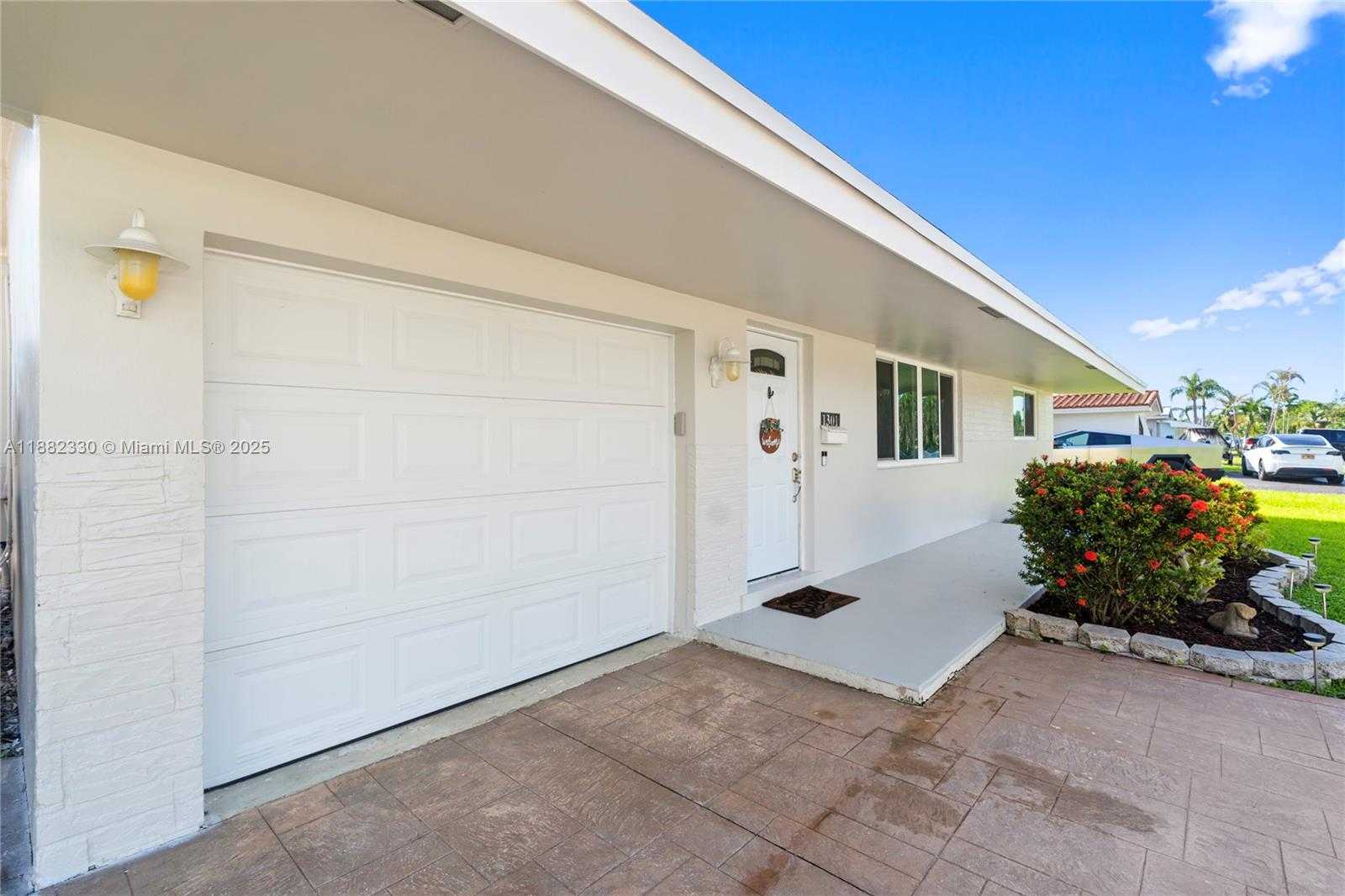 Small Image of 1301 NORTH WEST 87TH WAY, Pembroke Pines Number 24
