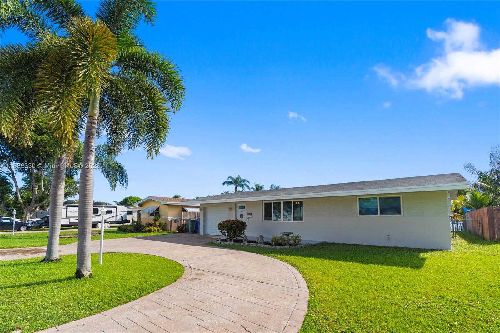 Small Image of 1301 NORTH WEST 87TH WAY, Pembroke Pines Number 3