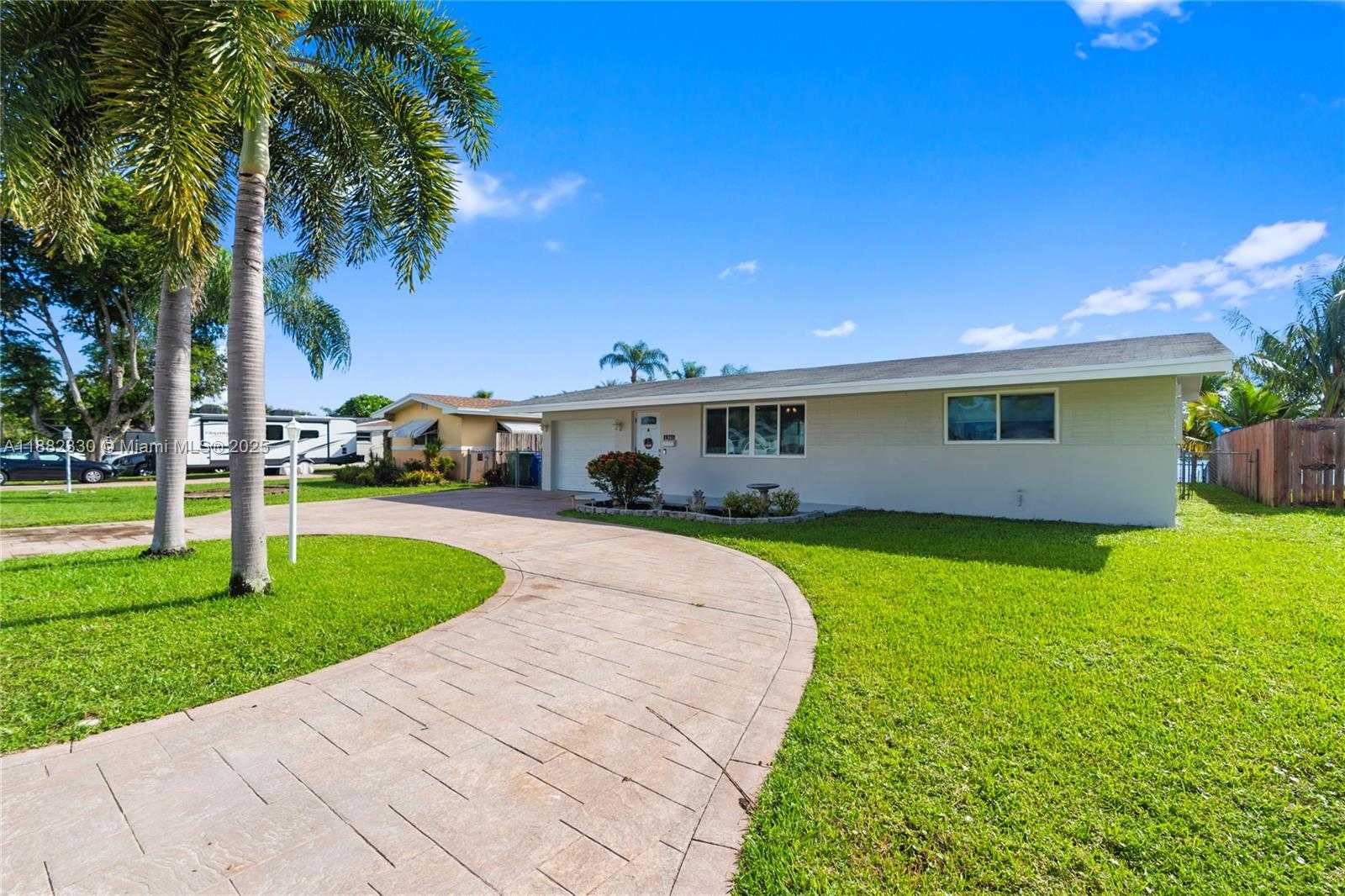 Small Image of 1301 NORTH WEST 87TH WAY, Pembroke Pines Number 4