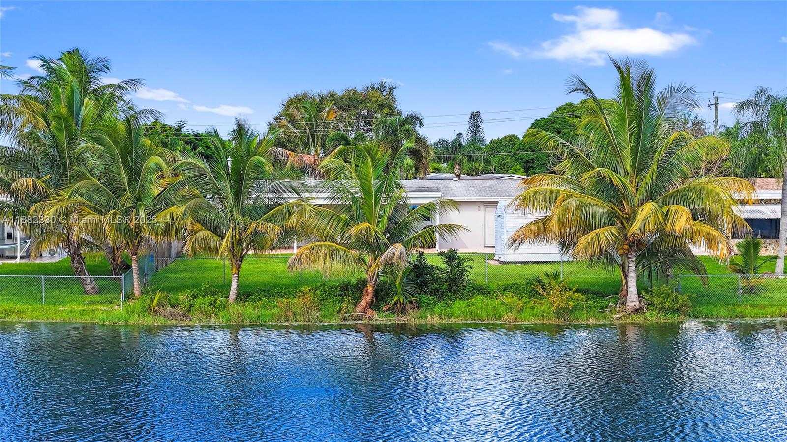 Small Image of 1301 NORTH WEST 87TH WAY, Pembroke Pines Number 5
