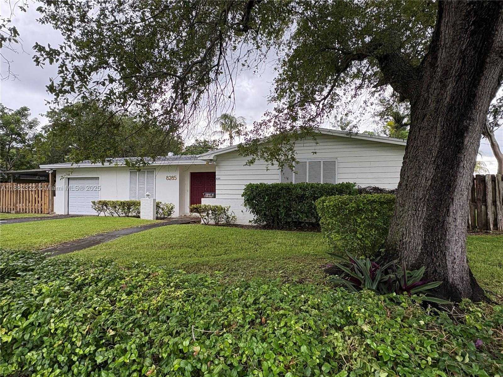 Small Image of 8285 SOUTH WEST 104TH ST, Miami Number 3