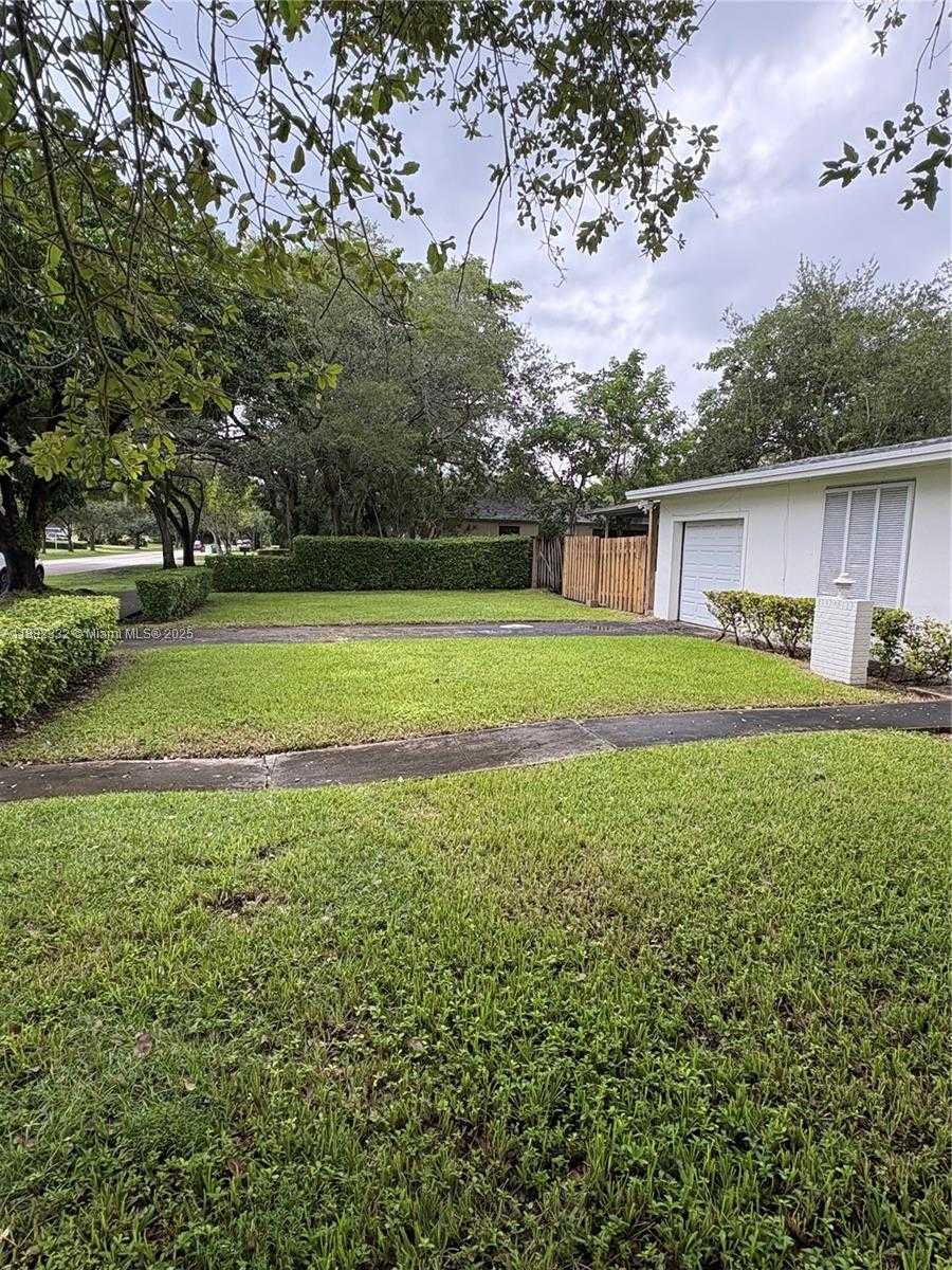 Small Image of 8285 SOUTH WEST 104TH ST, Miami Number 4