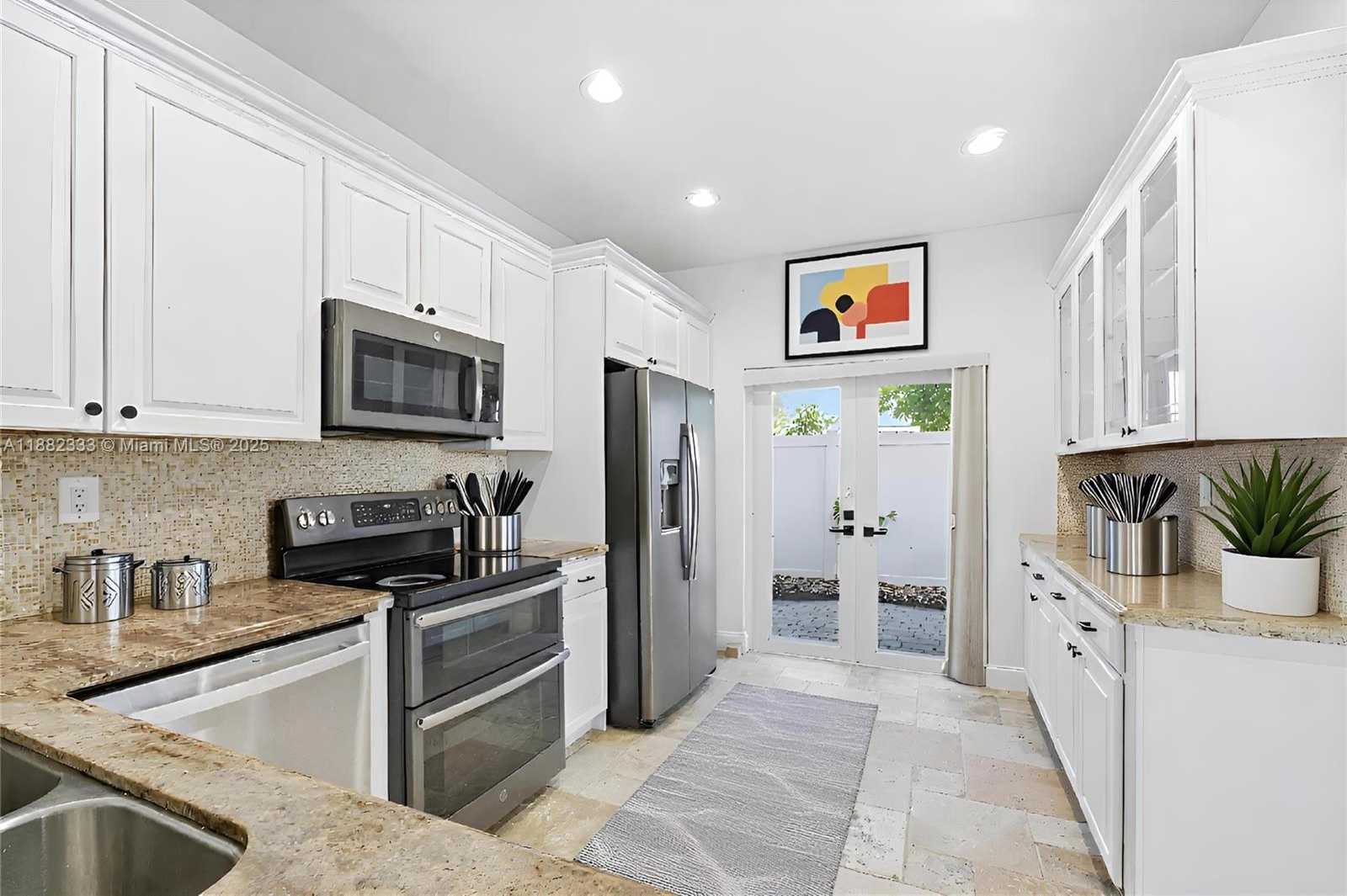 Small Image of 3625 MURANO DR, Hollywood Number 11