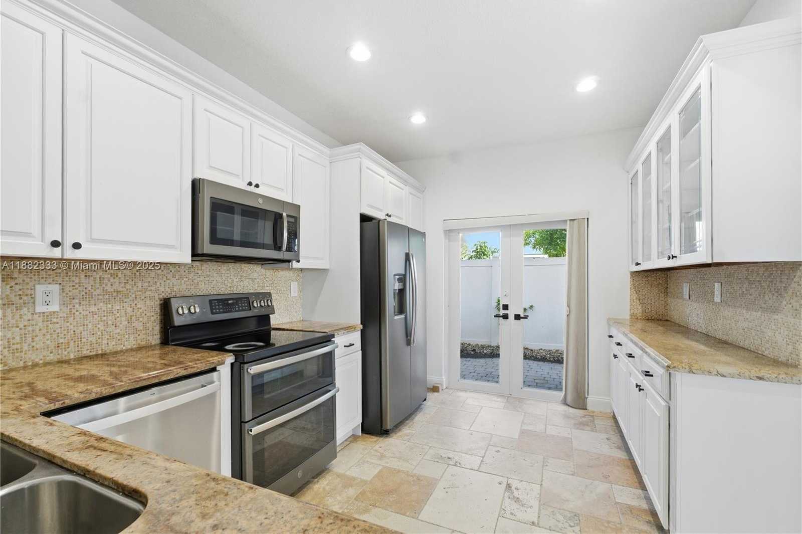 Small Image of 3625 MURANO DR, Hollywood Number 13