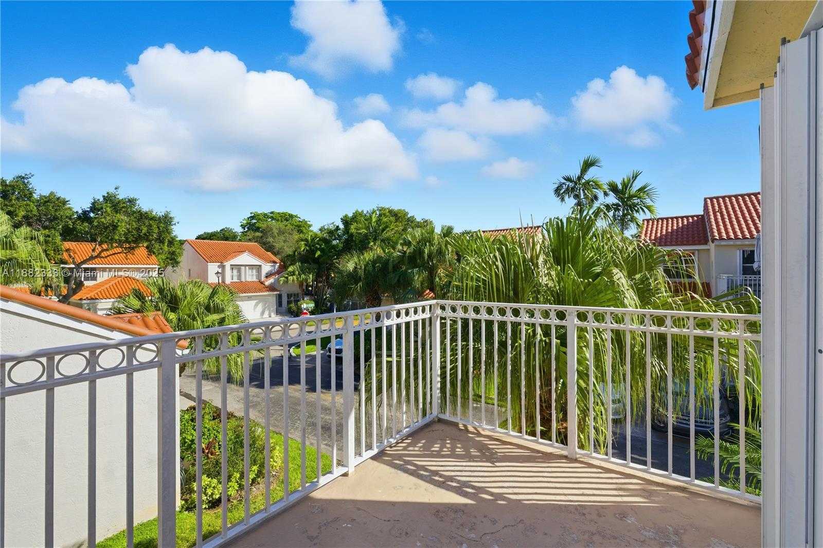 Small Image of 3625 MURANO DR, Hollywood Number 15