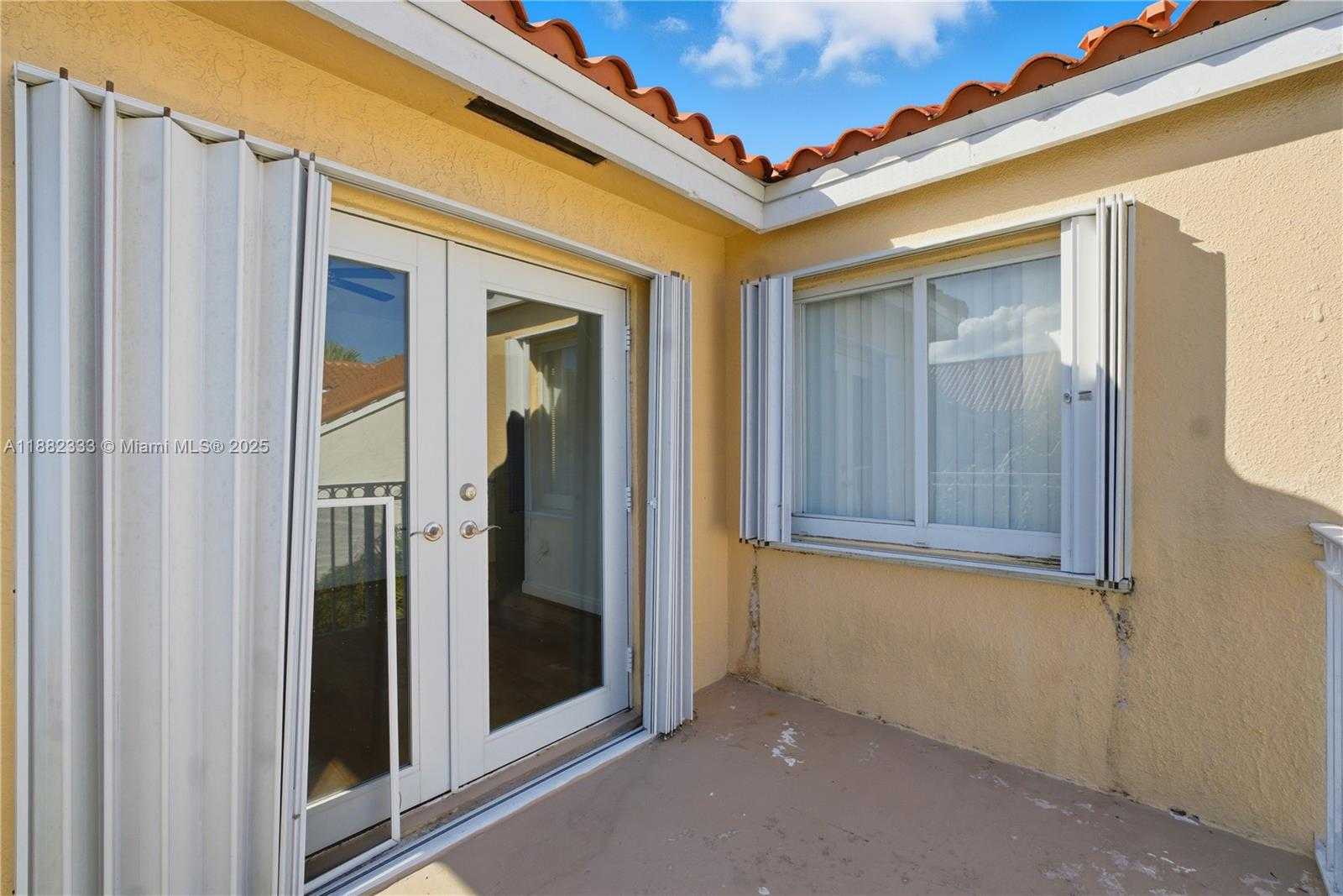 Small Image of 3625 MURANO DR, Hollywood Number 16