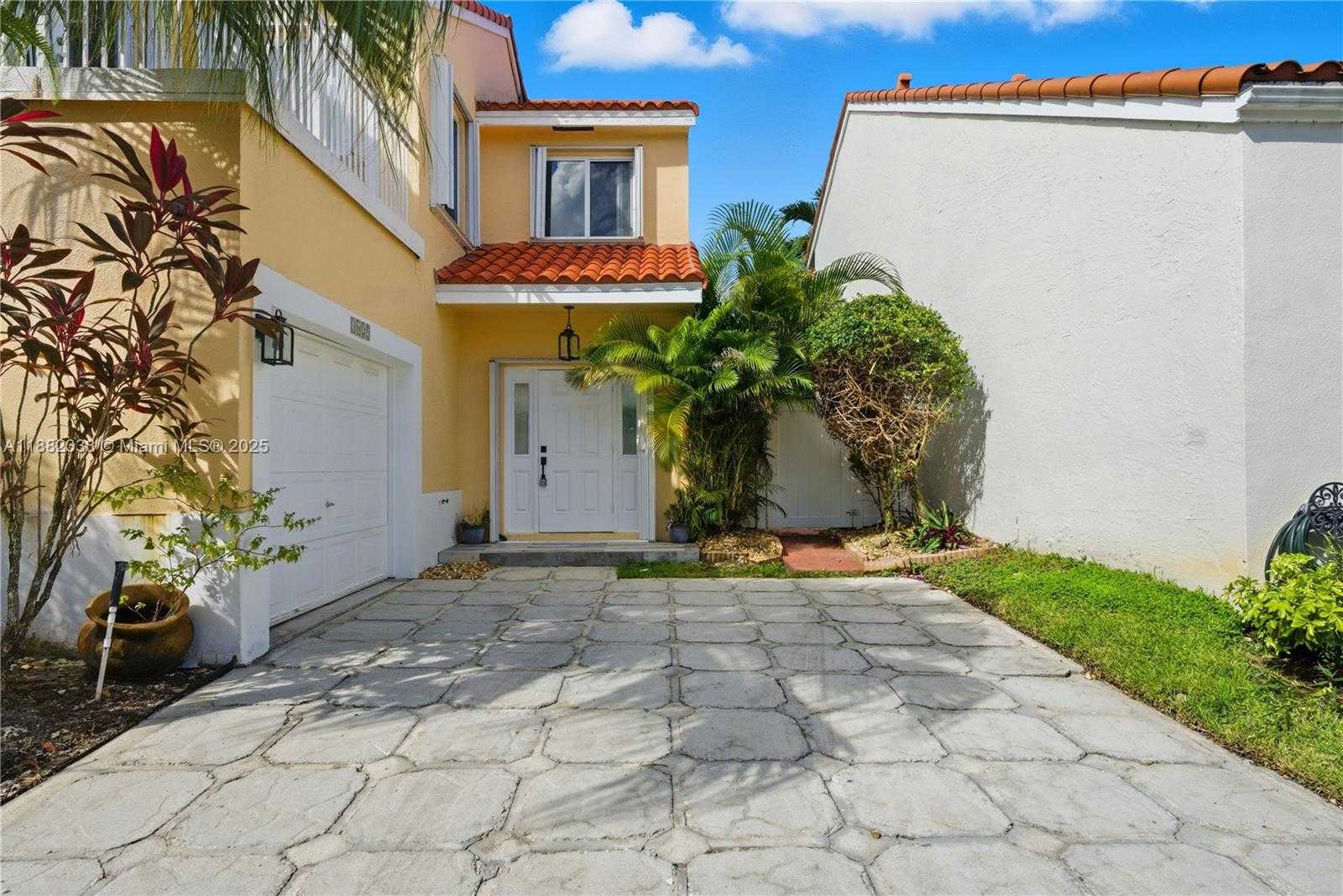 Small Image of 3625 MURANO DR, Hollywood Number 2