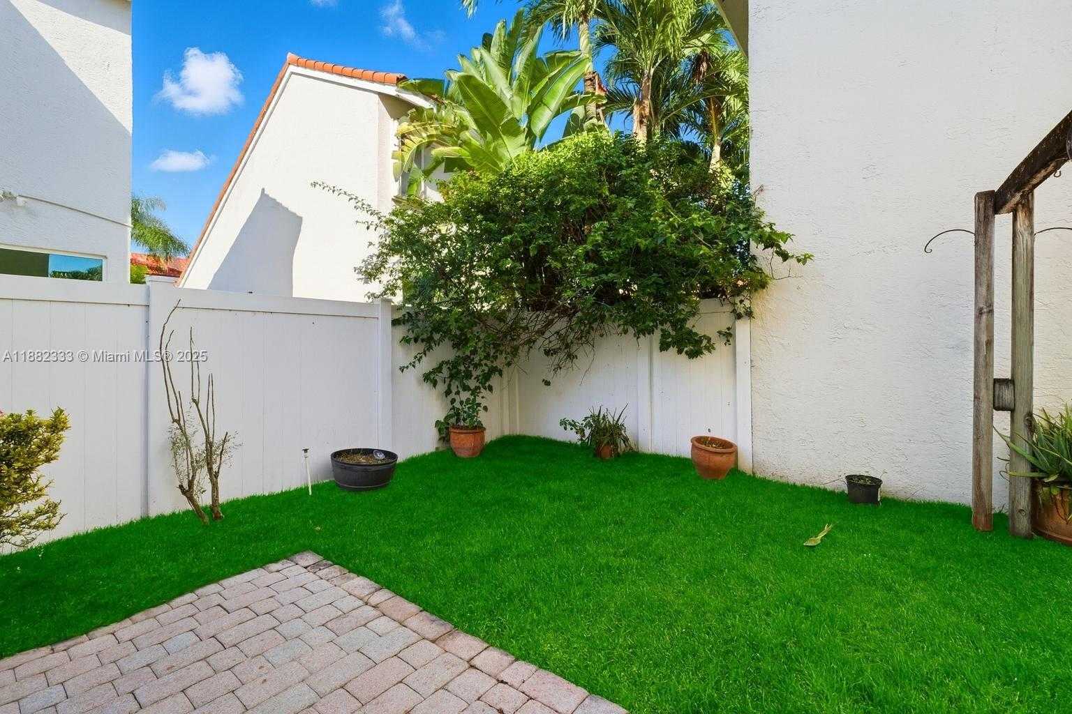 Small Image of 3625 MURANO DR, Hollywood Number 20