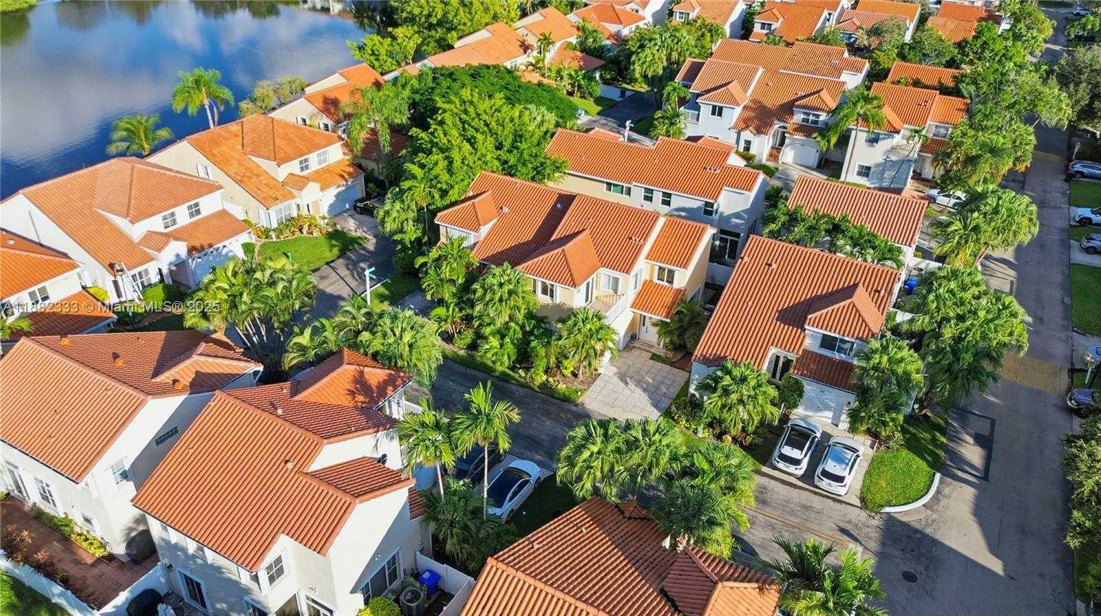 Small Image of 3625 MURANO DR, Hollywood Number 22