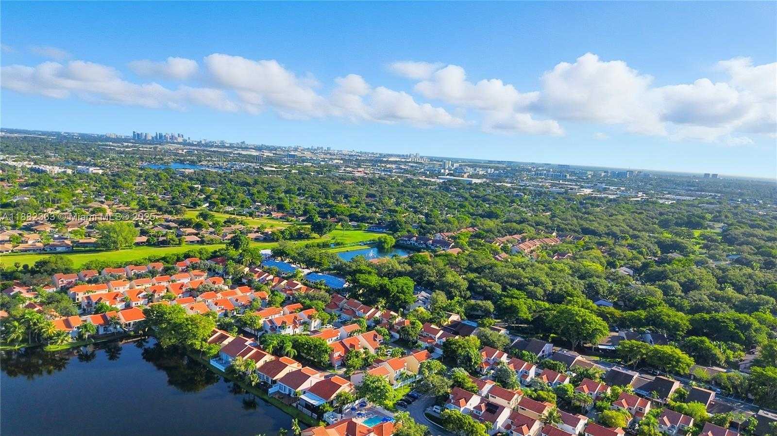Small Image of 3625 MURANO DR, Hollywood Number 25