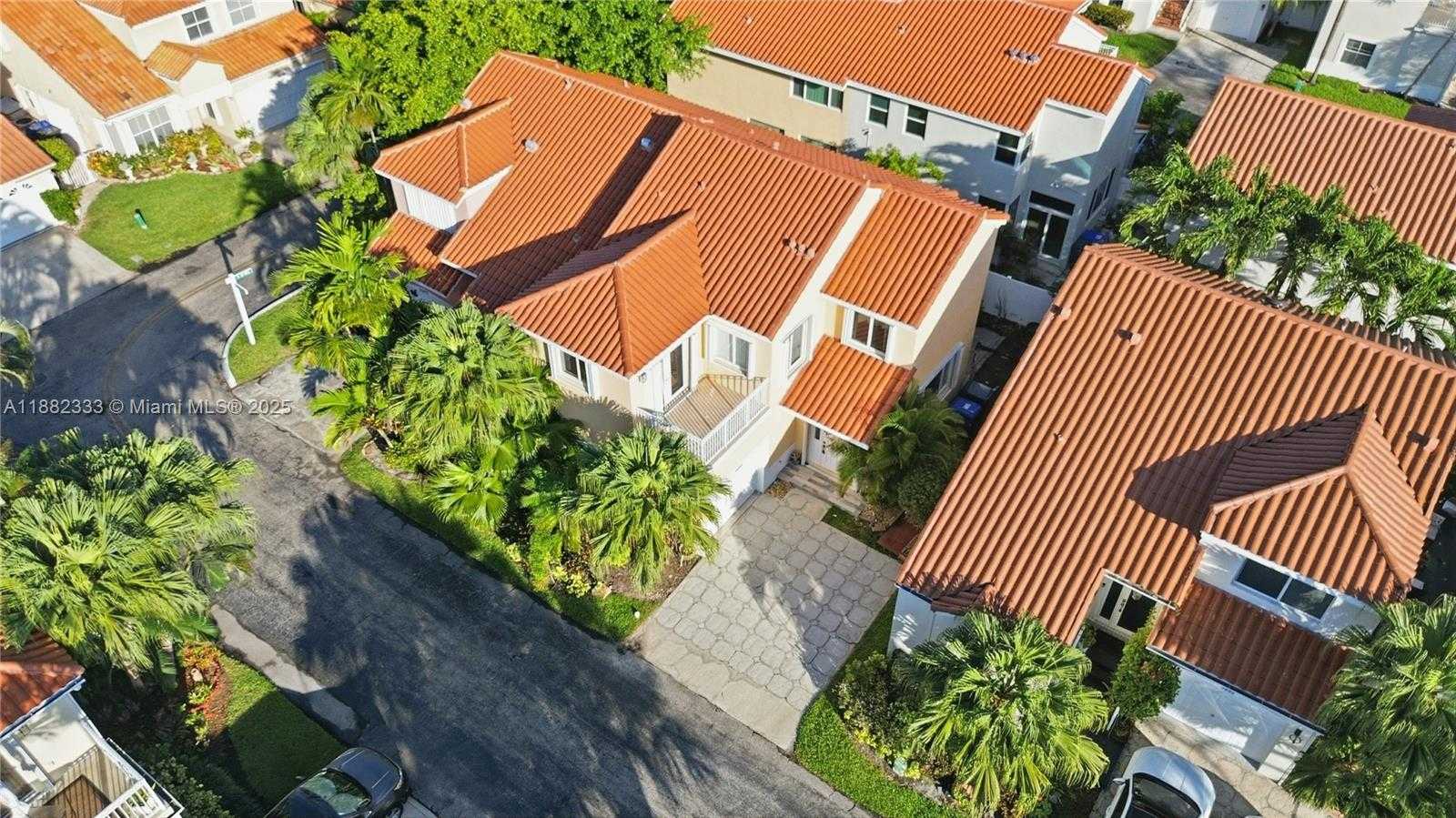 Small Image of 3625 MURANO DR, Hollywood Number 27