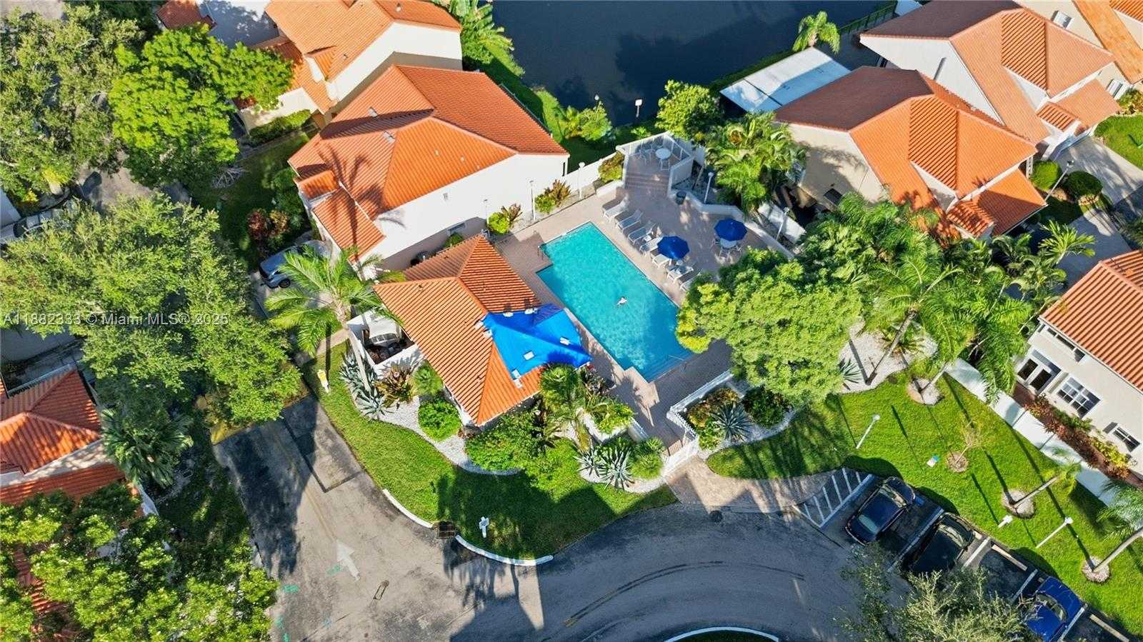 Small Image of 3625 MURANO DR, Hollywood Number 28