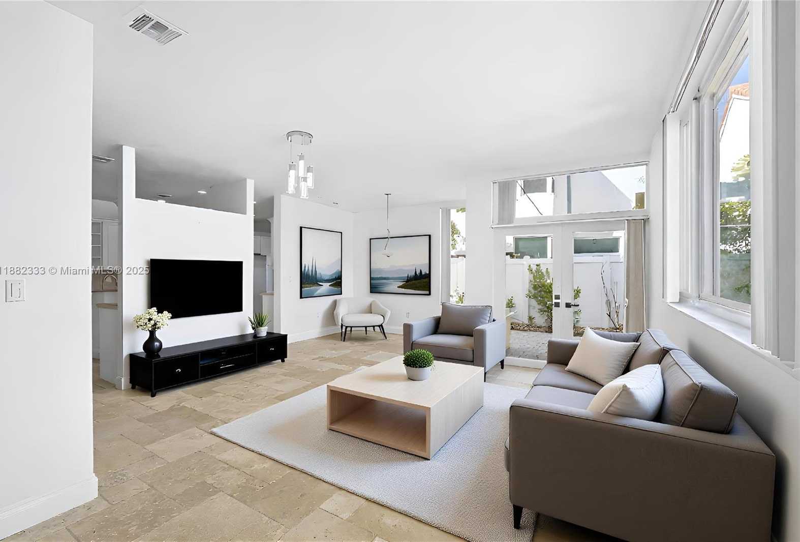 Small Image of 3625 MURANO DR, Hollywood Number 4
