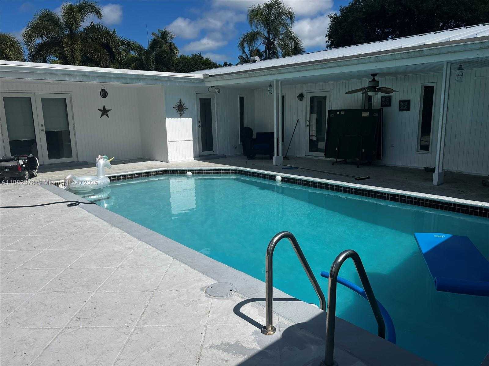 Small Image of 8435 SOUTH WEST 156TH ST, Palmetto Bay Number 2