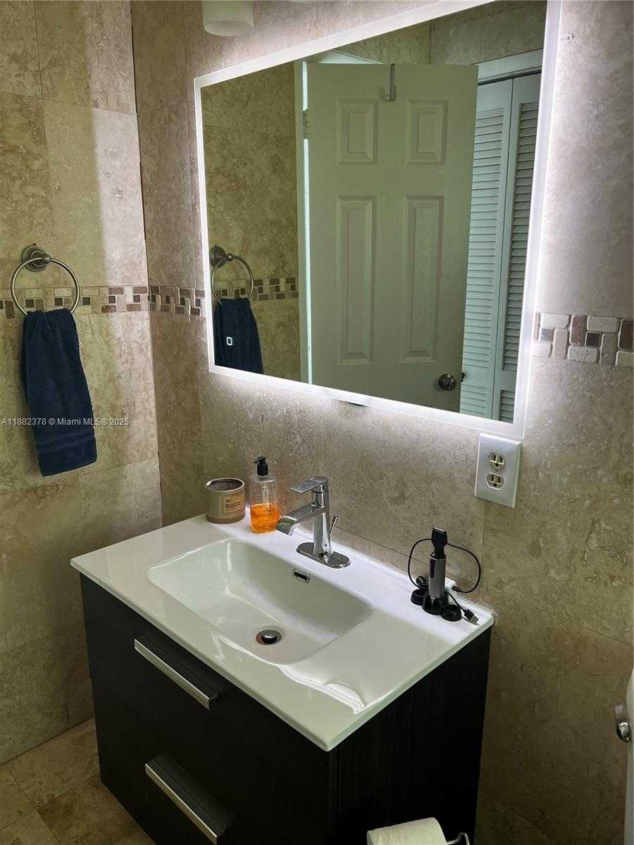 Small Image of 8435 SOUTH WEST 156TH ST, Palmetto Bay Number 9