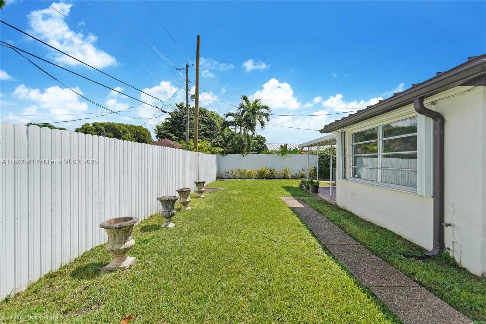Small Image of 1015 WEST 64TH ST, Hialeah Number 18