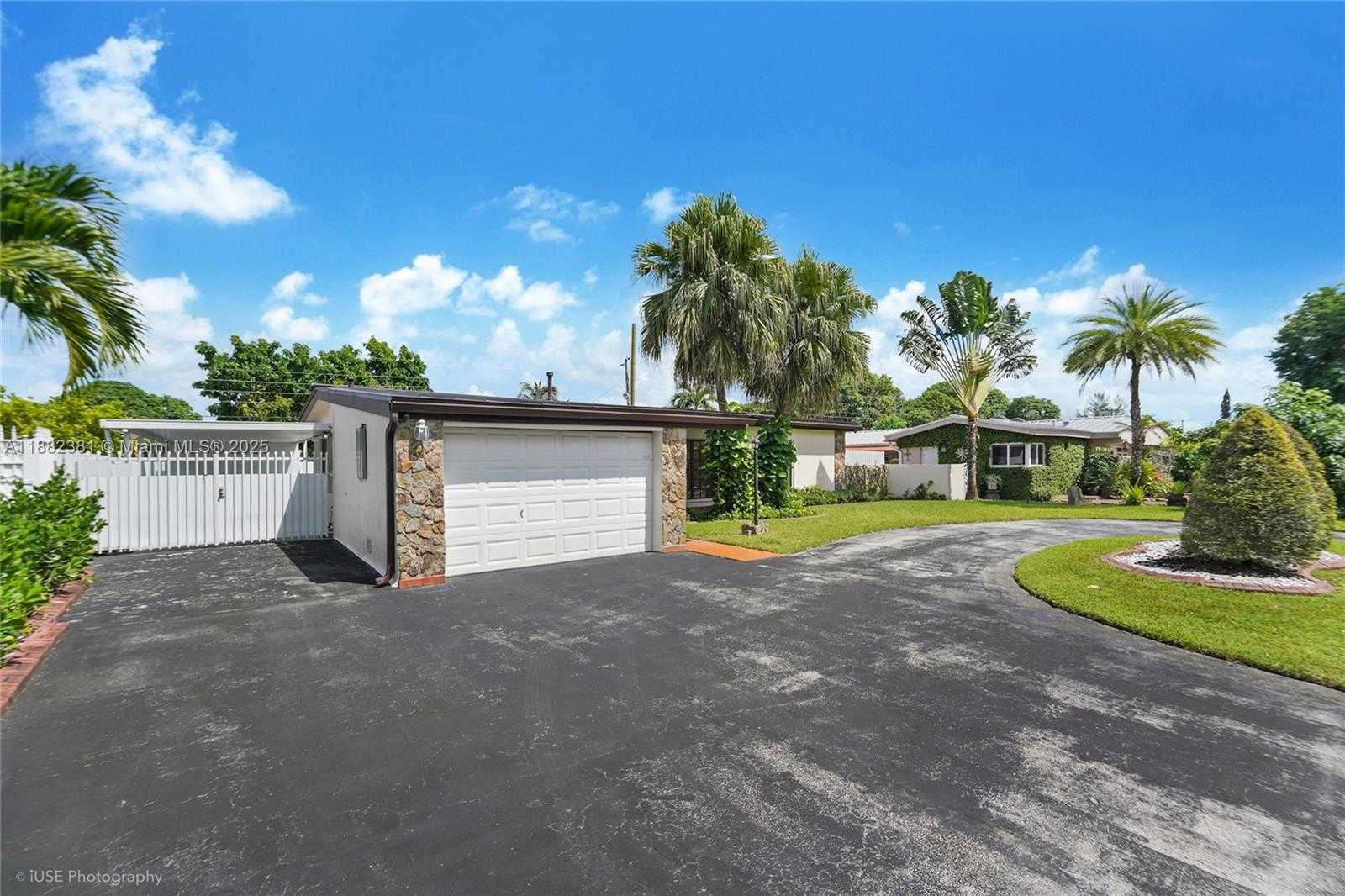Small Image of 1015 WEST 64TH ST, Hialeah Number 3