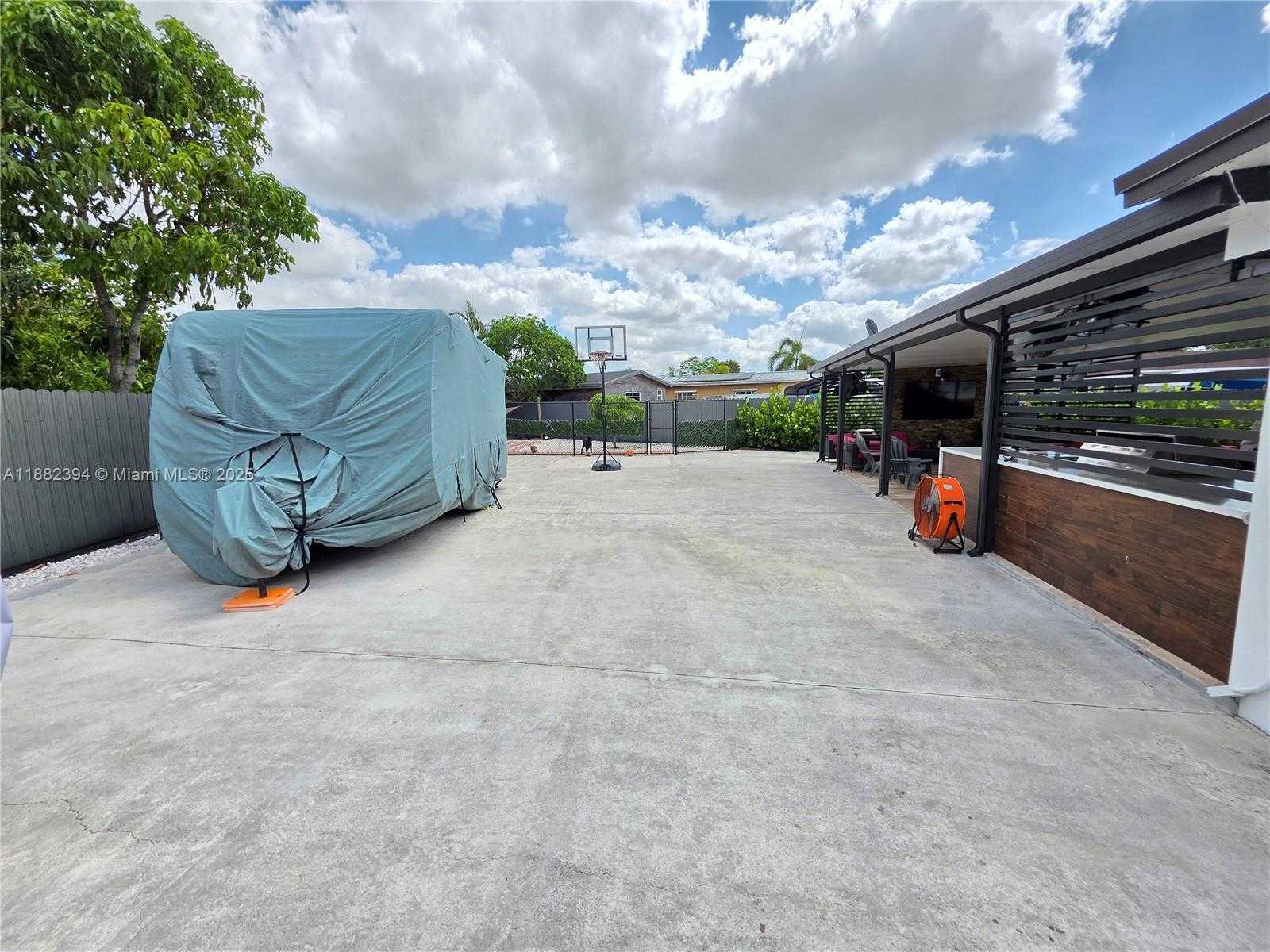 Small Image of 19631 NORTH WEST 45TH AVE, Miami Gardens Number 36