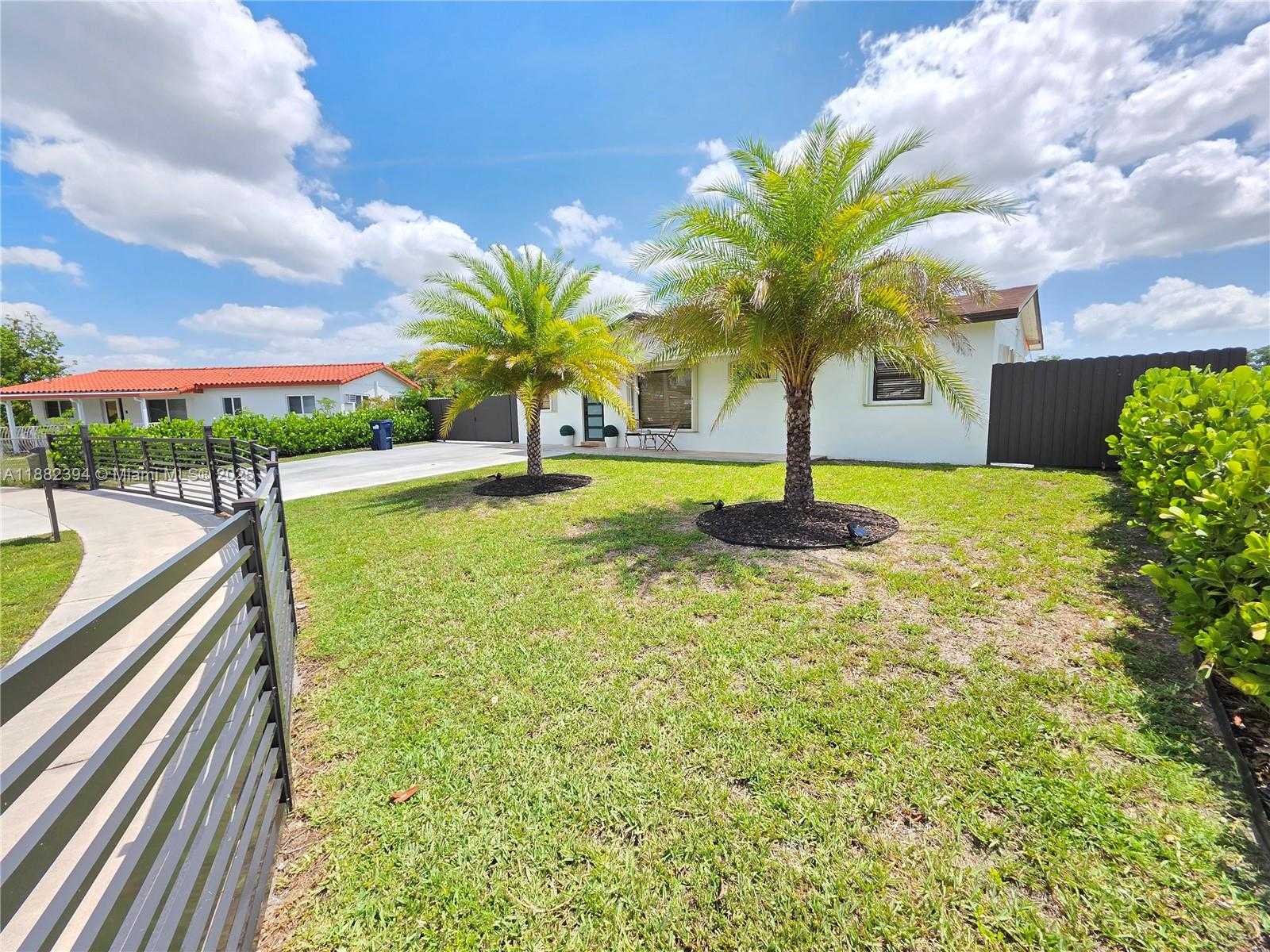 Small Image of 19631 NORTH WEST 45TH AVE, Miami Gardens Number 4