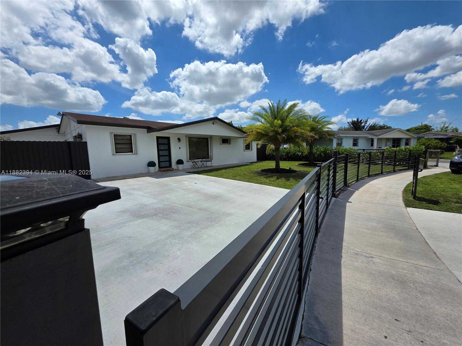Small Image of 19631 NORTH WEST 45TH AVE, Miami Gardens Number 5