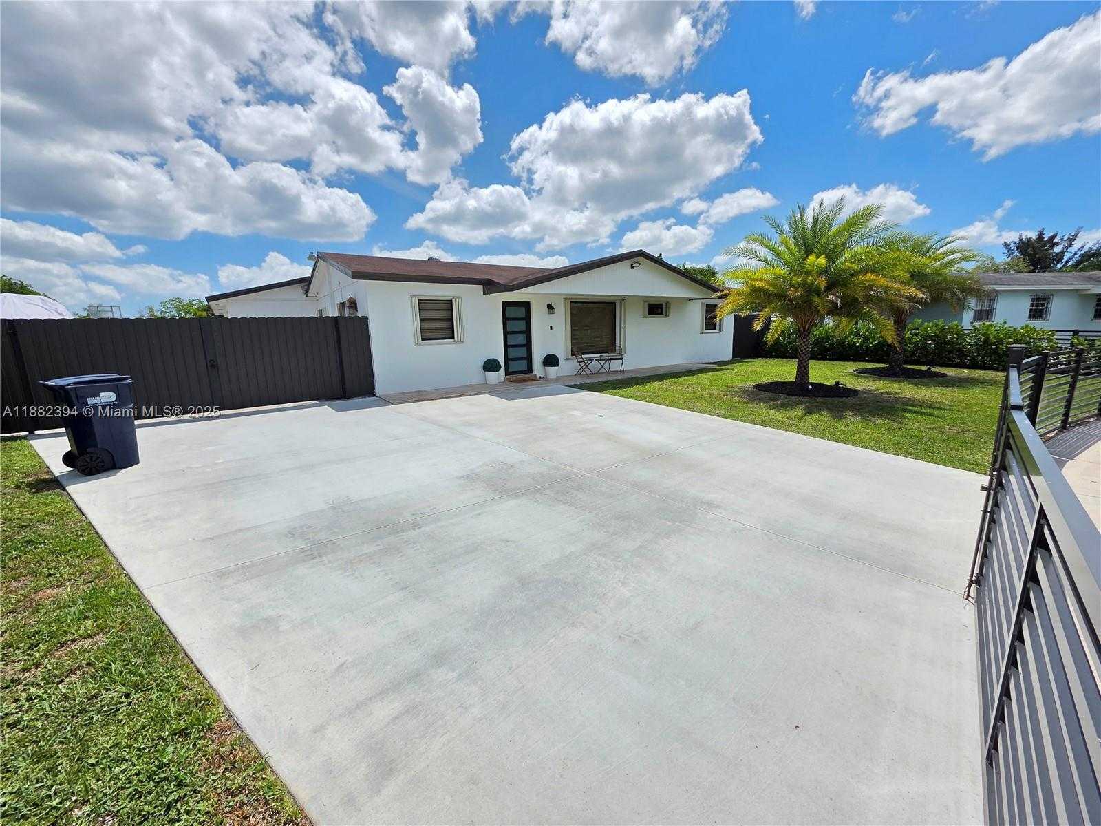 Small Image of 19631 NORTH WEST 45TH AVE, Miami Gardens Number 6
