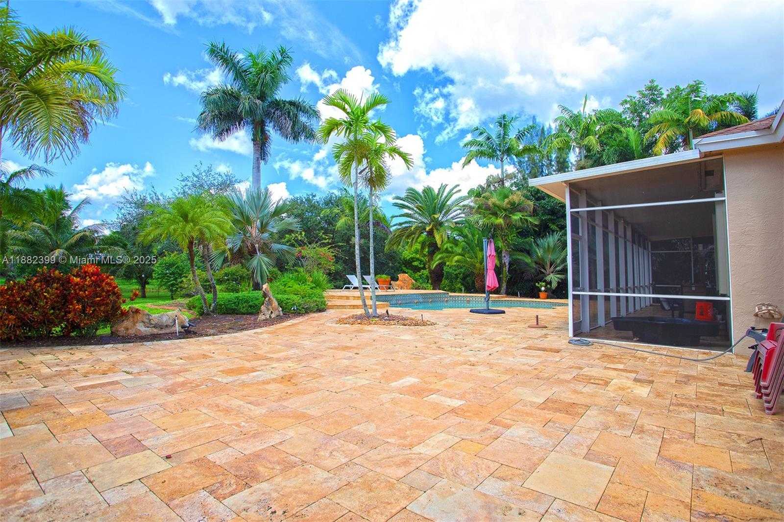 Small Image of 5911 SOUTH WEST 199TH AVE, Pembroke Pines Number 25