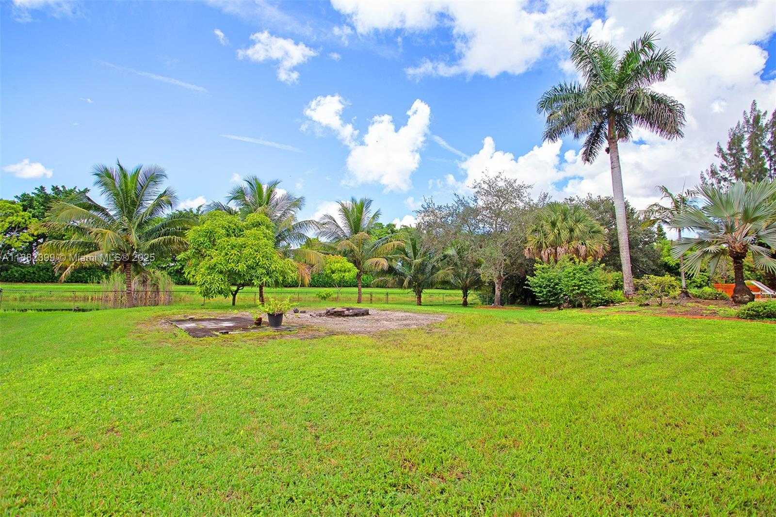 Small Image of 5911 SOUTH WEST 199TH AVE, Pembroke Pines Number 28