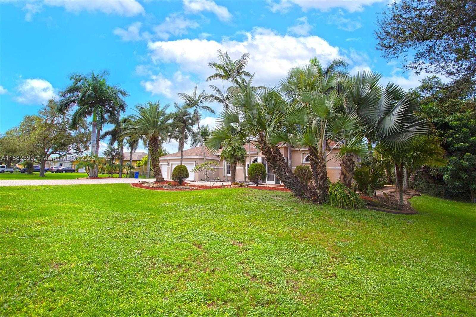 Small Image of 5911 SOUTH WEST 199TH AVE, Pembroke Pines Number 30